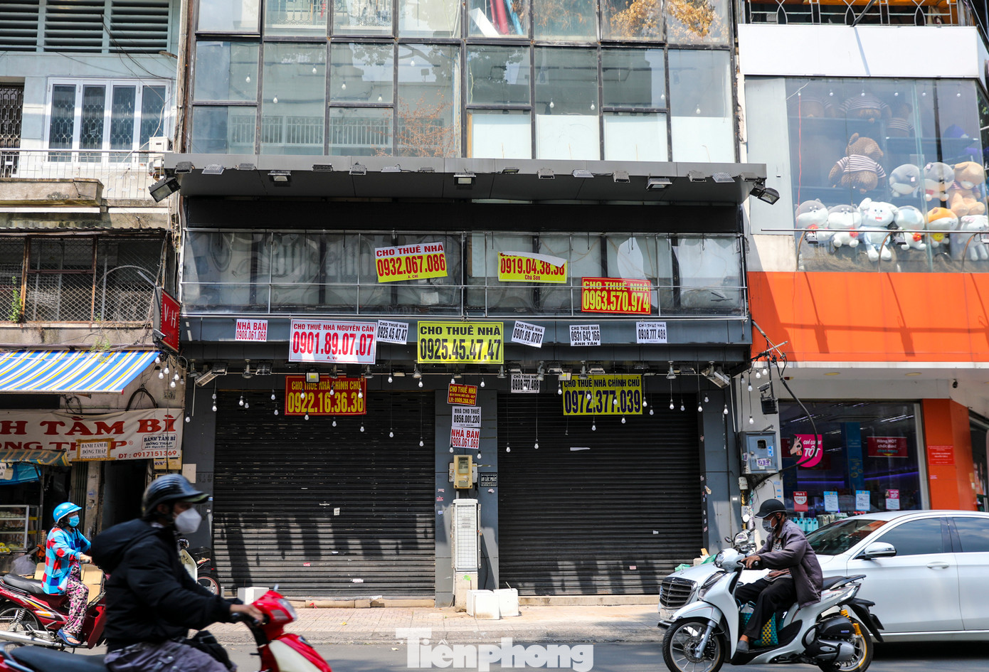 Đường Nguyễn Trãi (quận 5) được xem là kinh đô thời trang của TPHCM cũng nhiều cửa hàng phải trả mặt bằng vì chi phí thuê quá cao.