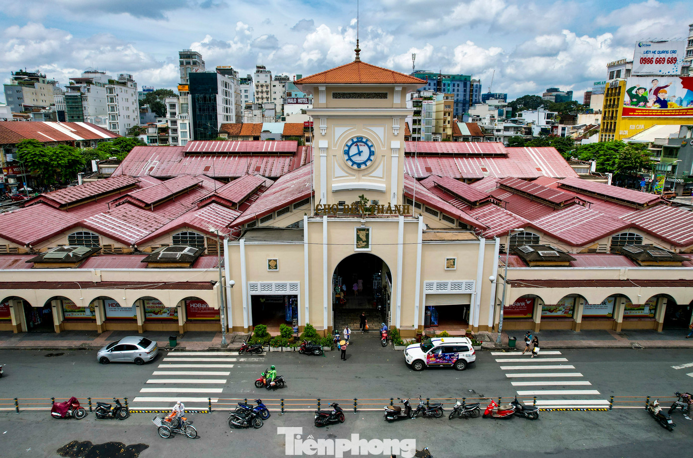 Theo kế hoạch, phía trước chợ Bến Thành sẽ lát nền đá granite, xây dựng quảng trường, lắp tiện ích công cộng, phục dựng tượng Trần Nguyên Hãn, Quách Thị Trang... với kinh phí 157 tỷ đồng.