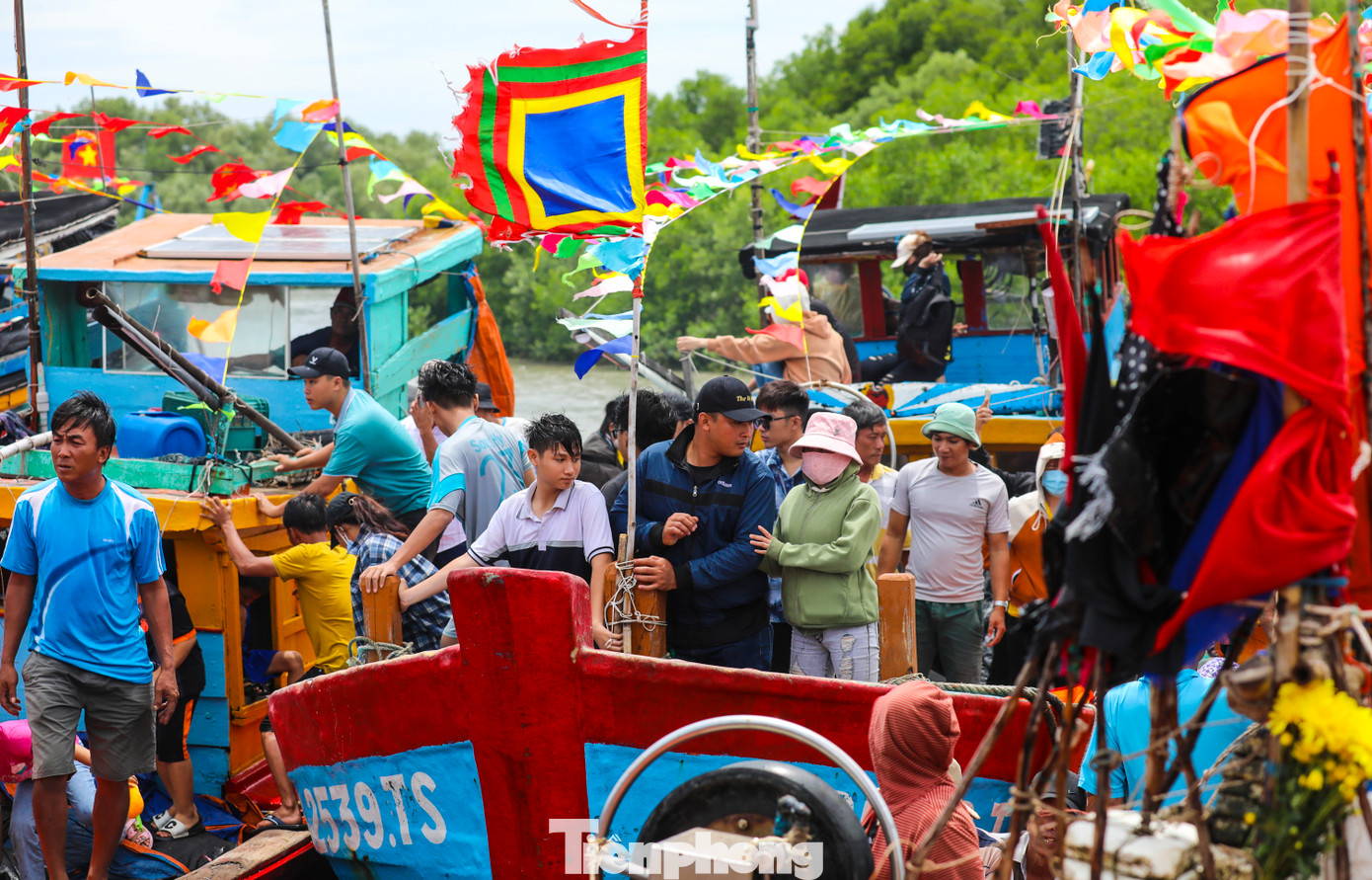 Đa phần có dấu hiệu bị say sóng sau quãng thời gian lênh đênh 3 tiếng trên biển.