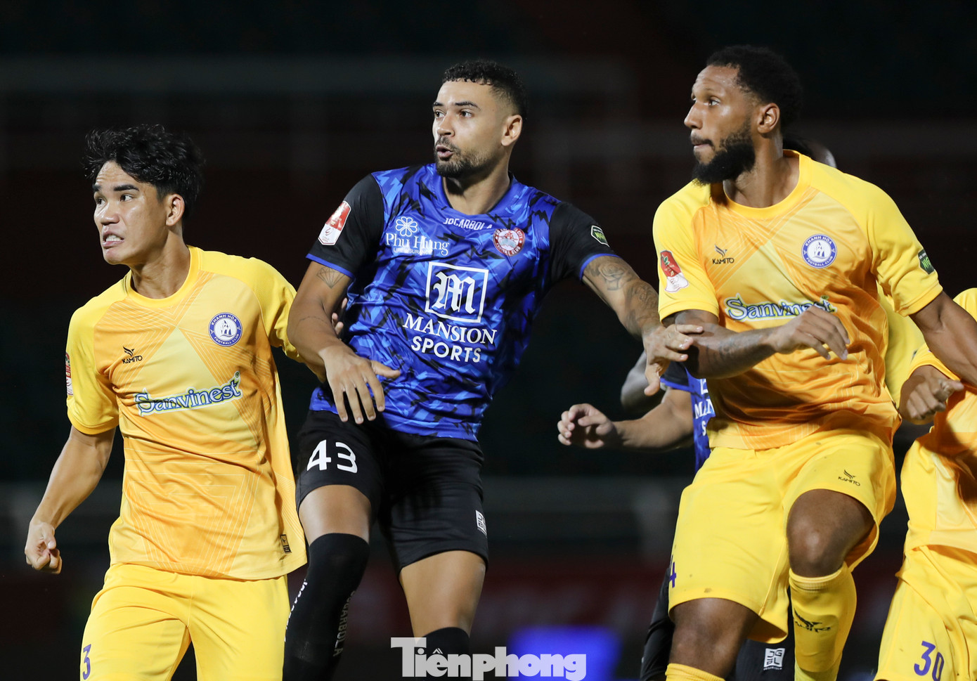 Da Silva là một trong những bản hợp đồng mới được HLV Vũ Tiến Thành đưa về đầu mùa giải với hy vọng củng cố hàng thủ cho CLB TPHCM.