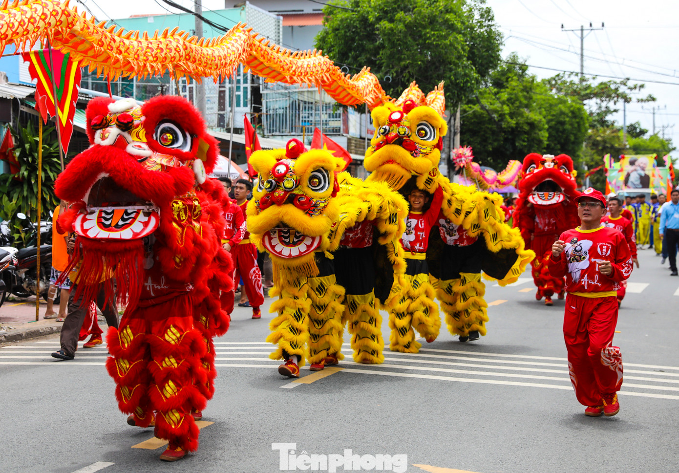 Lễ hội Nghinh Ông là nét văn hóa không thể thiếu của ngư dân vùng biển, gắn liền với tục thờ cá Ông của người xưa đi biển.