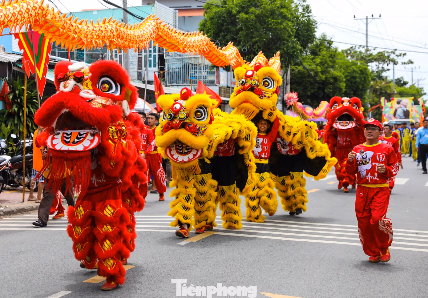 Lễ hội Nghinh Ông là nét văn hóa không thể thiếu của ngư dân vùng biển, gắn liền với tục thờ cá Ông của người xưa đi biển.