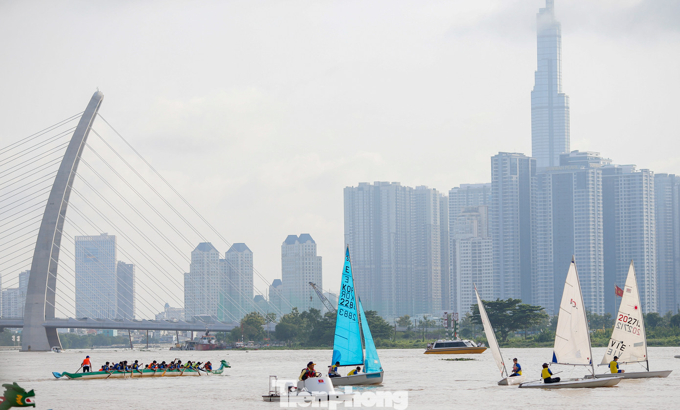 "Trên bến dưới thuyền", không chỉ là hoạt động cần tiếp tục thúc đẩy để phát triển kinh tế mà còn là nếp sống, là văn hóa, là di sản quý báu cần được giữ gìn và quảng bá. "Trên bến dưới thuyền", không chỉ là hoạt động cần tiếp tục thúc đẩy để phát triển kinh tế mà còn là nếp sống, là văn hóa, là di sản quý báu cần được giữ gìn và quảng bá.