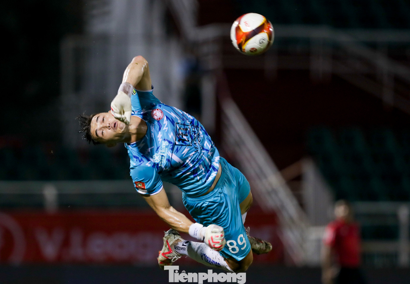 Thủ thành Patrik Lê Giang có một ngày thi đấu xuất sắc khi có ba lần cản phá thành công các cú sút suýt thành bàn của các chân sút đến từ đội khách Khánh Hoà.