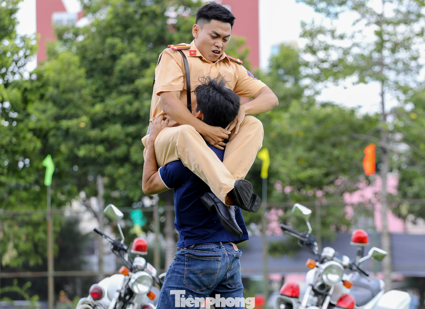 Hội thao CATP mở rộng năm 2023 là sự kiện quan trọng để tăng cường công tác phối hợp, thắt chặt mối quan hệ công tác giữa CATP với các đơn vị lực lượng vũ trang thành phố.