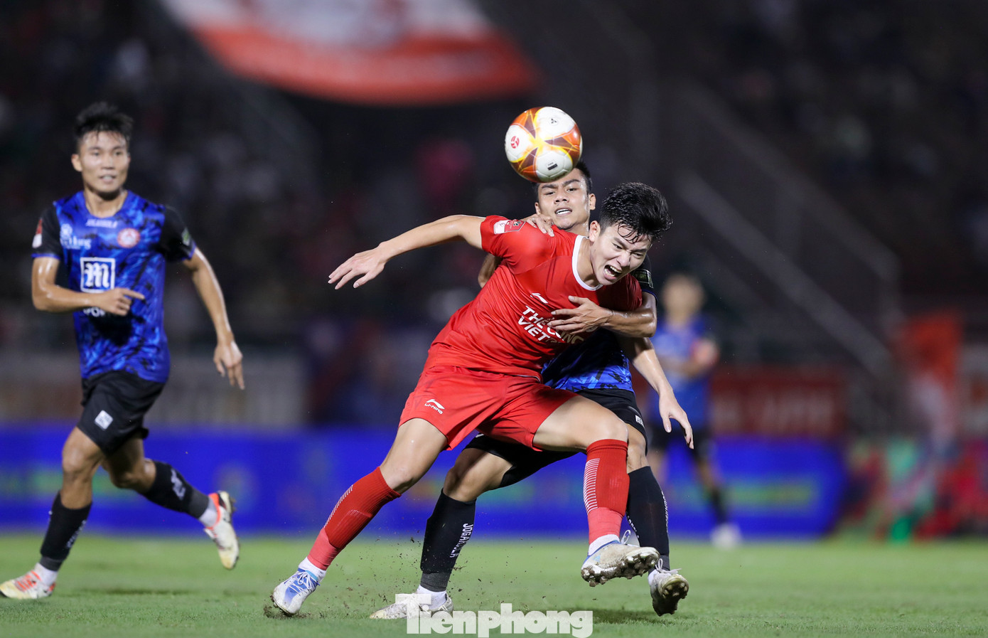 Bước sang hiệp 2, Thể Công Viettel chủ động đẩy cao đội hình với hàng loạt sự thay thế trong đội hình. Nhưng hàng thủ kỷ luật của chủ nhà TPHCM đã không cho đối thủ bất kỳ cơ hội nào để nuôi hy vọng tìm kiếm bàn thắng. Bước sang hiệp 2, Thể Công Viettel chủ động đẩy cao đội hình với hàng loạt sự thay thế trong đội hình. Nhưng hàng thủ kỷ luật của chủ nhà TPHCM đã không cho đối thủ bất kỳ cơ hội nào để nuôi hy vọng tìm kiếm bàn thắng.