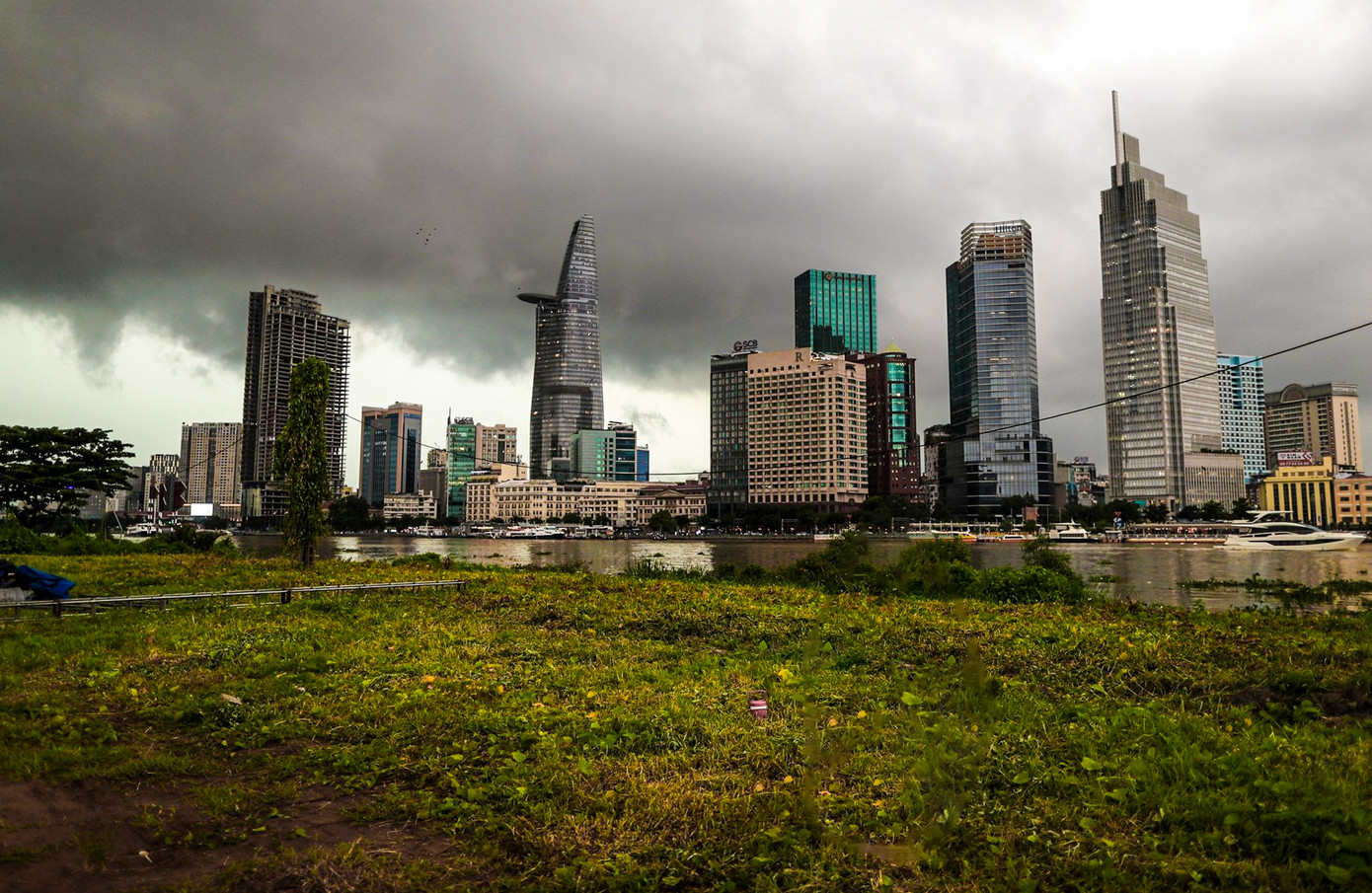 Theo phương án quy hoạch trước đó, đoạn đường này nằm trong tuyến đường ven sông của khu đô thị Thủ Thiêm, dài 3 km, rộng 28 m.