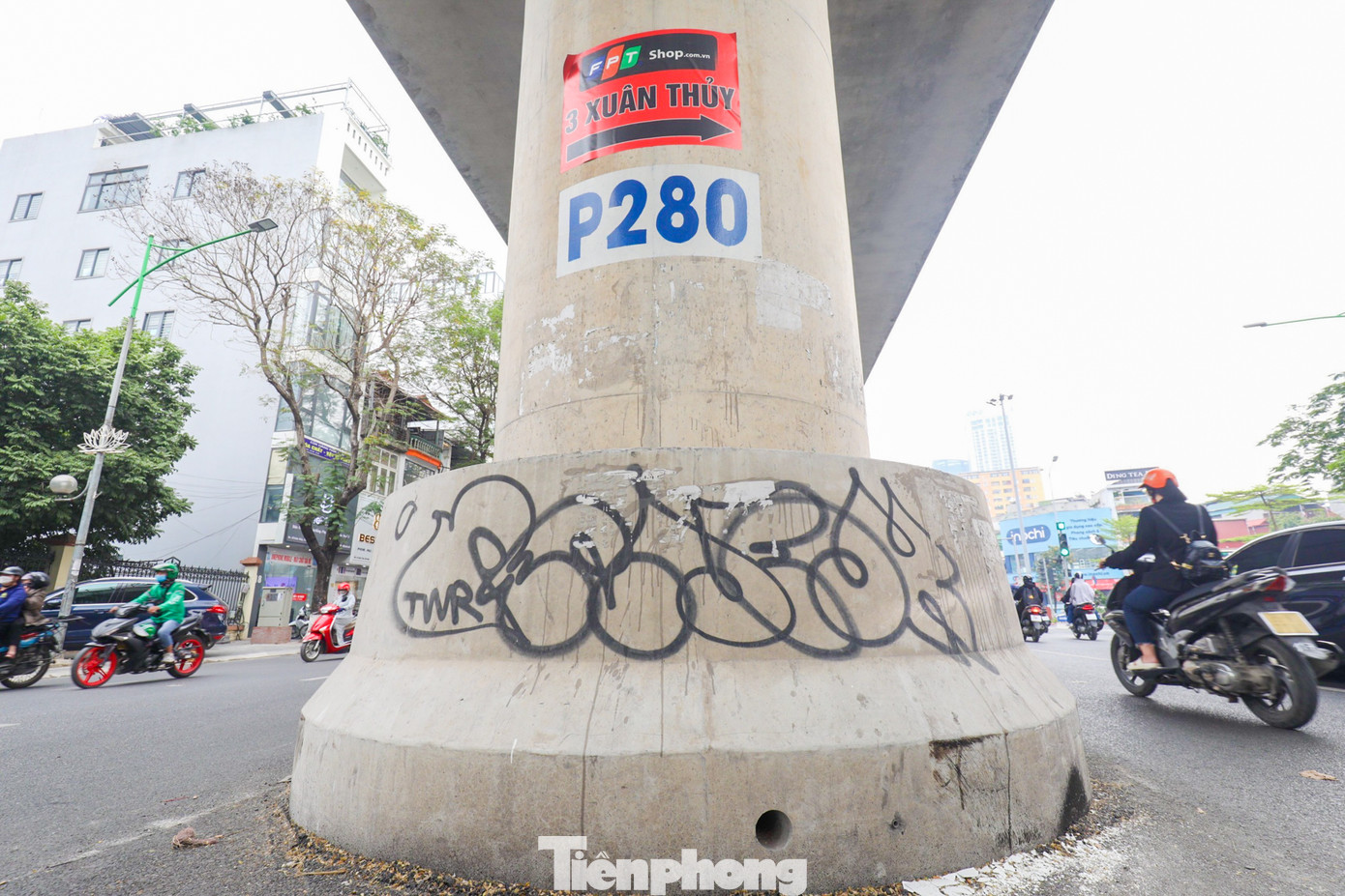 Tuy nhiên hiện tại khối lượng thi công của các nhà thầu mới chỉ đạt 74,38% theo khối lượng hợp đồng xây dựng.