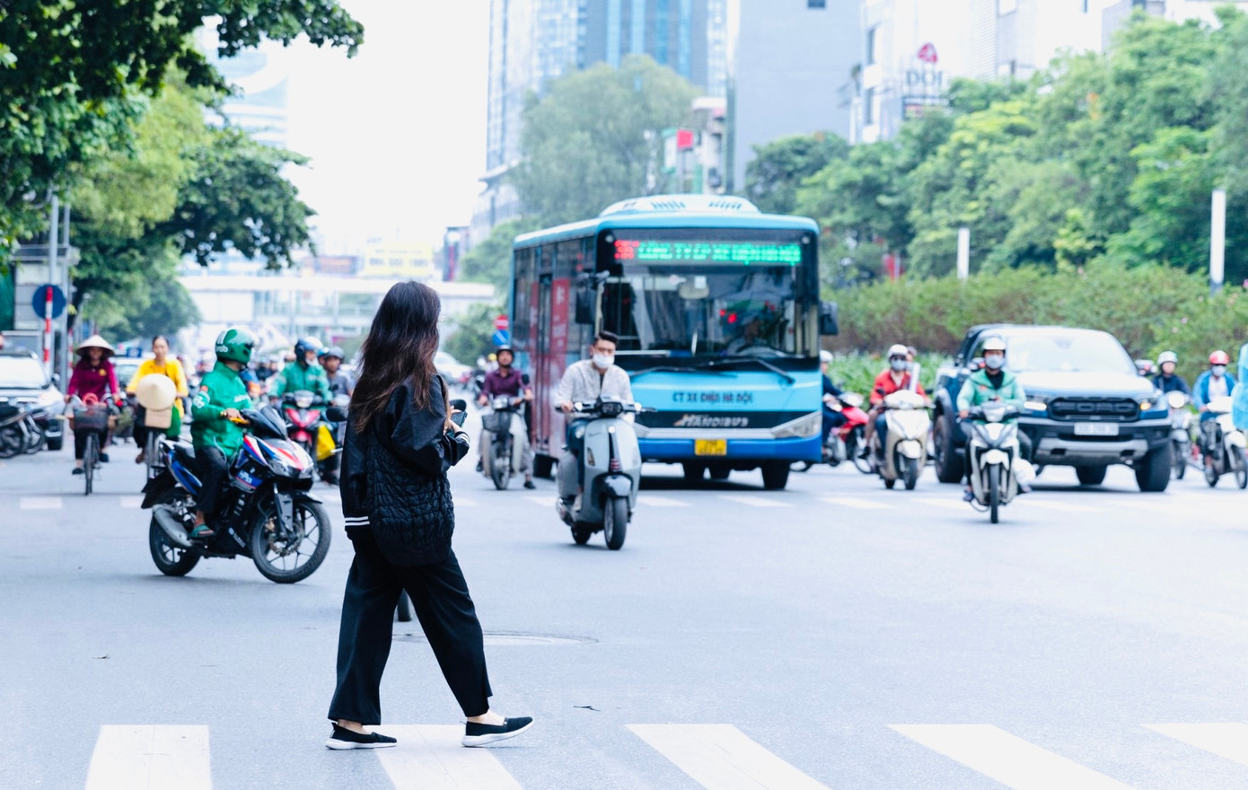 Trong ngày có lúc nhiệt độ lên đến 25 độ C, rất phù hợp cho việc đi bộ và tập thể dục.