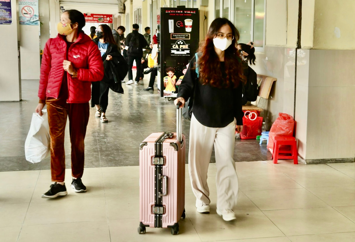 Trao đổi với PV Tiền Phong, đại diện bến xe Giáp Bát cho biết, dự định lượng hành khách tăng khoảng 300% so với ngày thường nên bến xe đã chủ động phương tiện tăng 250 lượt xe/ngày, tăng 25% so với ngày thường.