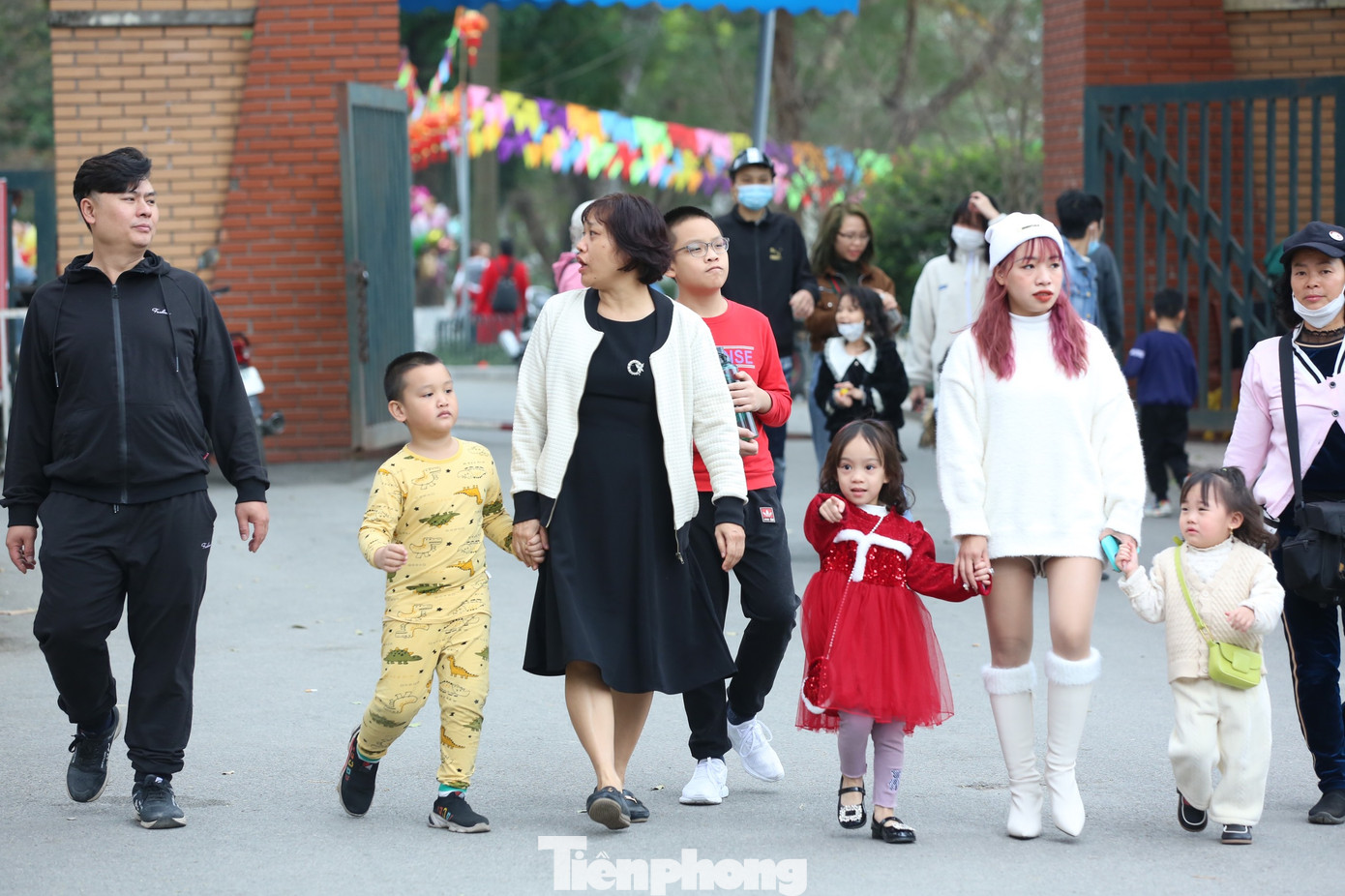 Công viên Thủ Lệ là một trong những công viên có tuổi đời lâu năm nhất tại Hà Nội, luôn là địa điểm hút khách trong những ngày nghỉ Tết.