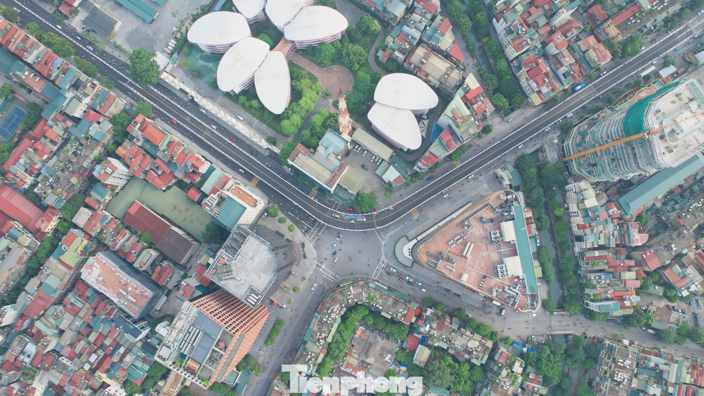 Dự án được thông xe sau nhiều lần lùi tiến độ, dự án được kỳ vọng sẽ giảm thiểu ùn tắc tại nút giao Chùa Bộc - Phạm Ngọc Thạch.