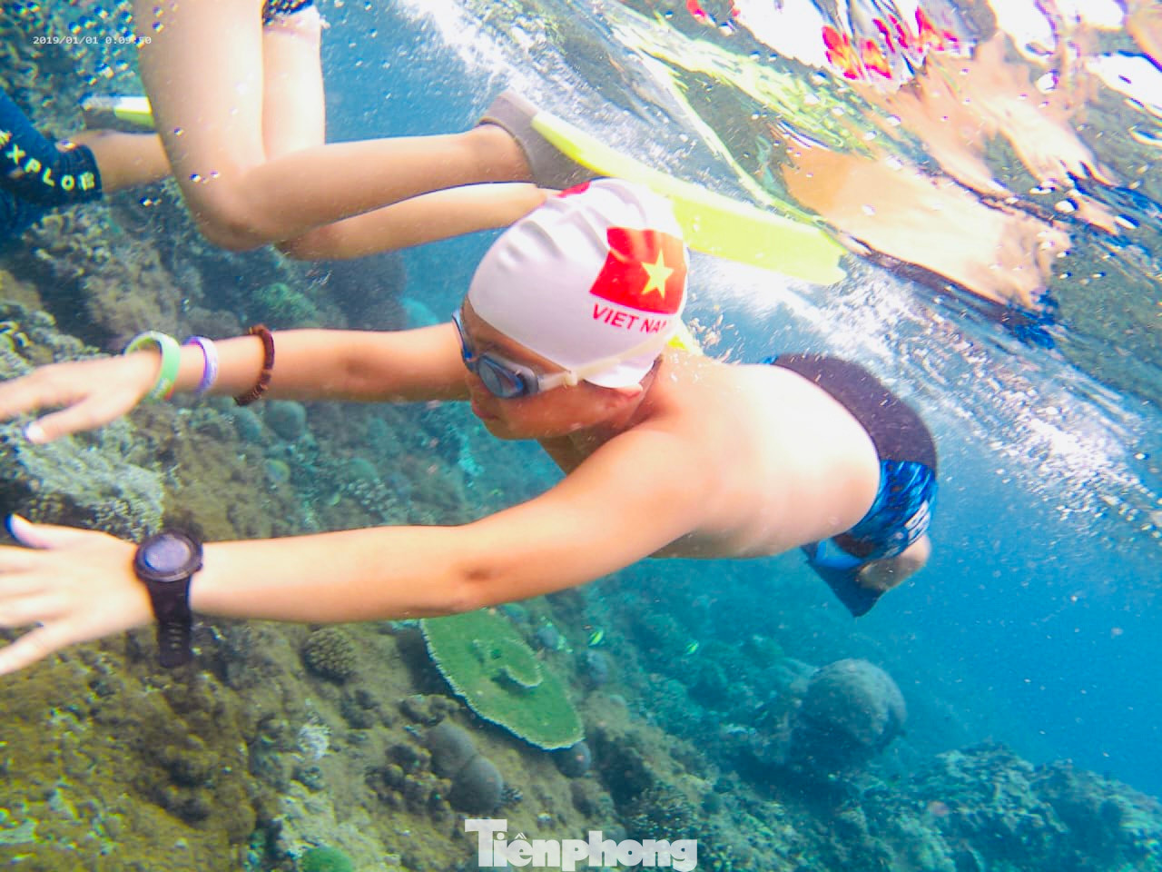 Nước biển Bali xanh trong vắt nhìn thấy cả bạt ngàn san hô với đủ loại màu sắc, hình thể. Lặn biển ngắm san hô là một trải nghiệm ấn tượng với du khách.