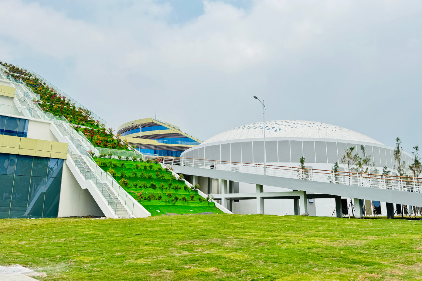 Cùng với lễ khai trương, Triển lãm quốc tế đổi mới sáng tạo Việt Nam năm 2023 sẽ được tổ chức từ ngày 28/10 - 1/11 tại NIC Hòa Lạc. Nhiều doanh nghiệp uy tín trong nước và quốc tế sẽ tham gia và góp mặt như SpaceX, SK, Samsung, Google, Meta, Signify, Intel, VISA, Viettel, FPT, VNPT...