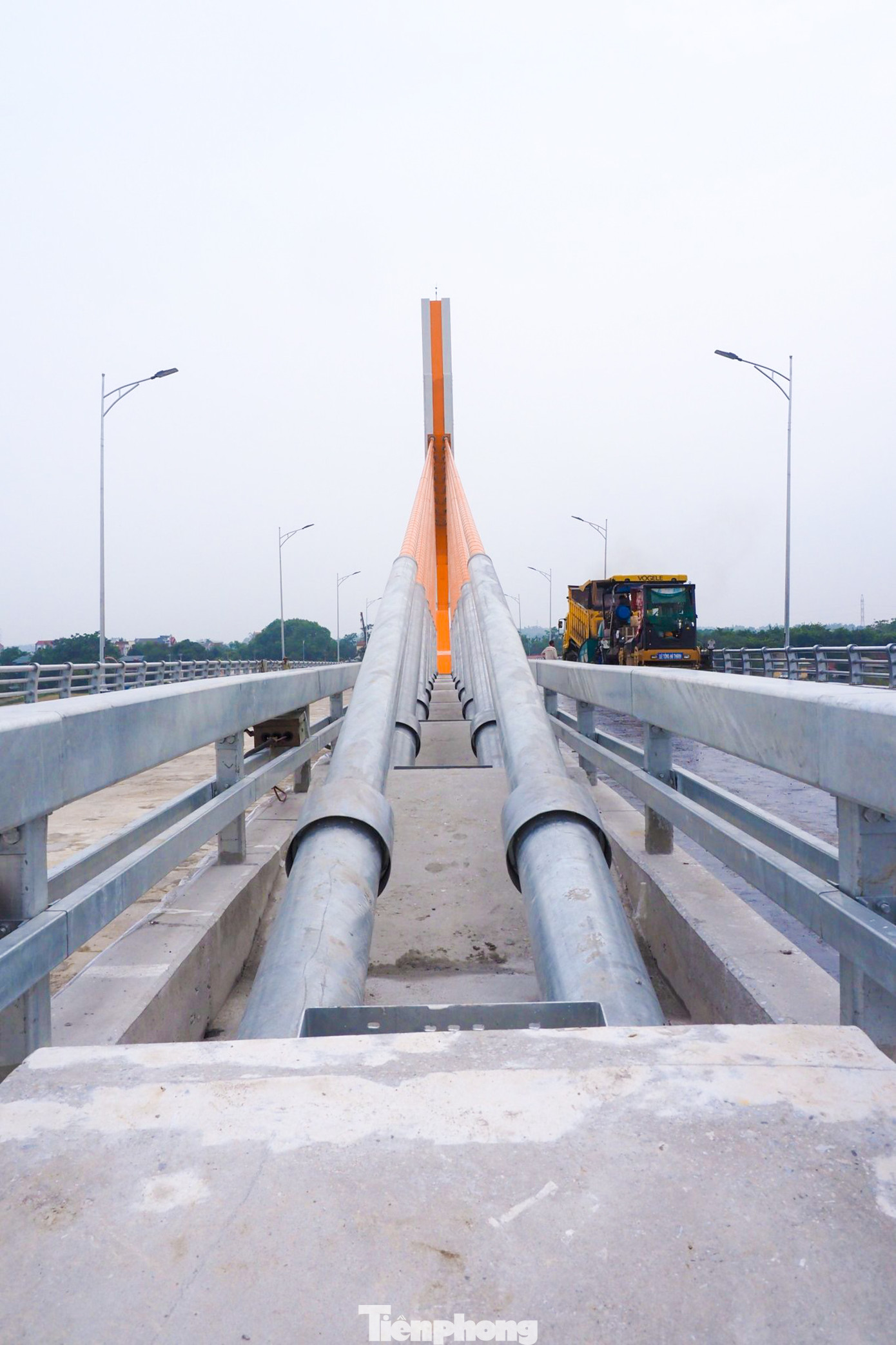 Điểm nhấn của cây cầu là hệ thống dây văng đúc hẫng cân bằng EXTRADOESD – một trong những công nghệ xây dựng cầu mới hiện đại và phức tạp nhất hiện nay.