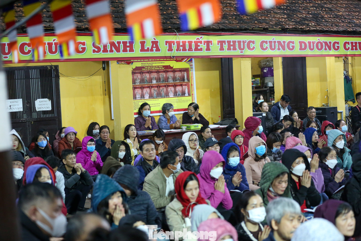 Do năm nay khóa lễ được chia làm nhiều ngày nên không xảy ra tình trạng đông đúc, chen chúc tại khu vực trước cửa chùa như những năm trước.