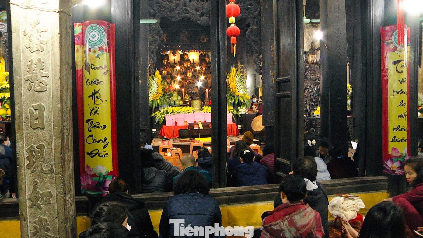 Chùa Phúc Khánh hay còn gọi Tổ đình Phúc Khánh là ngôi chùa cổ, được xây dựng từ thời Hậu Lê. Khoảng hơn chục năm gần đây, cứ vào dịp đầu năm mới, chùa Phúc Khánh lại tổ chức lễ cầu an để cầu nguyện quốc thái dân an nên thu hút hàng nghìn du khách, phật tử đến hành lễ.