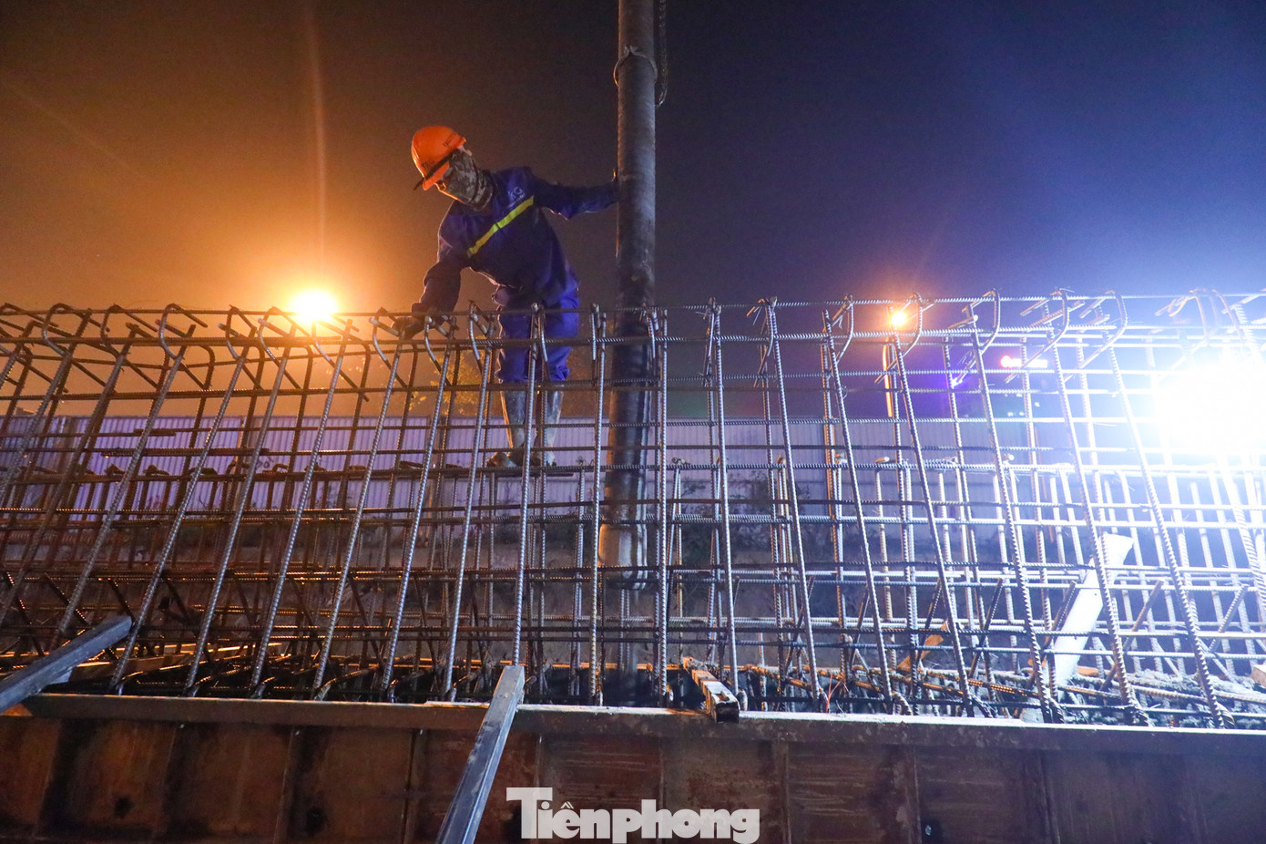 Hiện tại nhà thầu đang triển khai thi công phần hạng mục thân của tường chắn bê tông cốt thép.