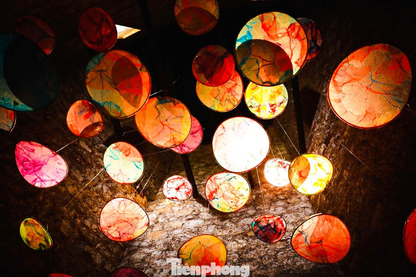 Triển lãm Pavilion "Sắp đặt nước và Di sản Tháp nước Hàng Đậu" bắt đầu diễn ra vào ngày 17/11 là một trải nghiệm không gian nghệ thuật sắp đặt ánh sáng từ vật liệu tái chế cùng âm thanh của nước.