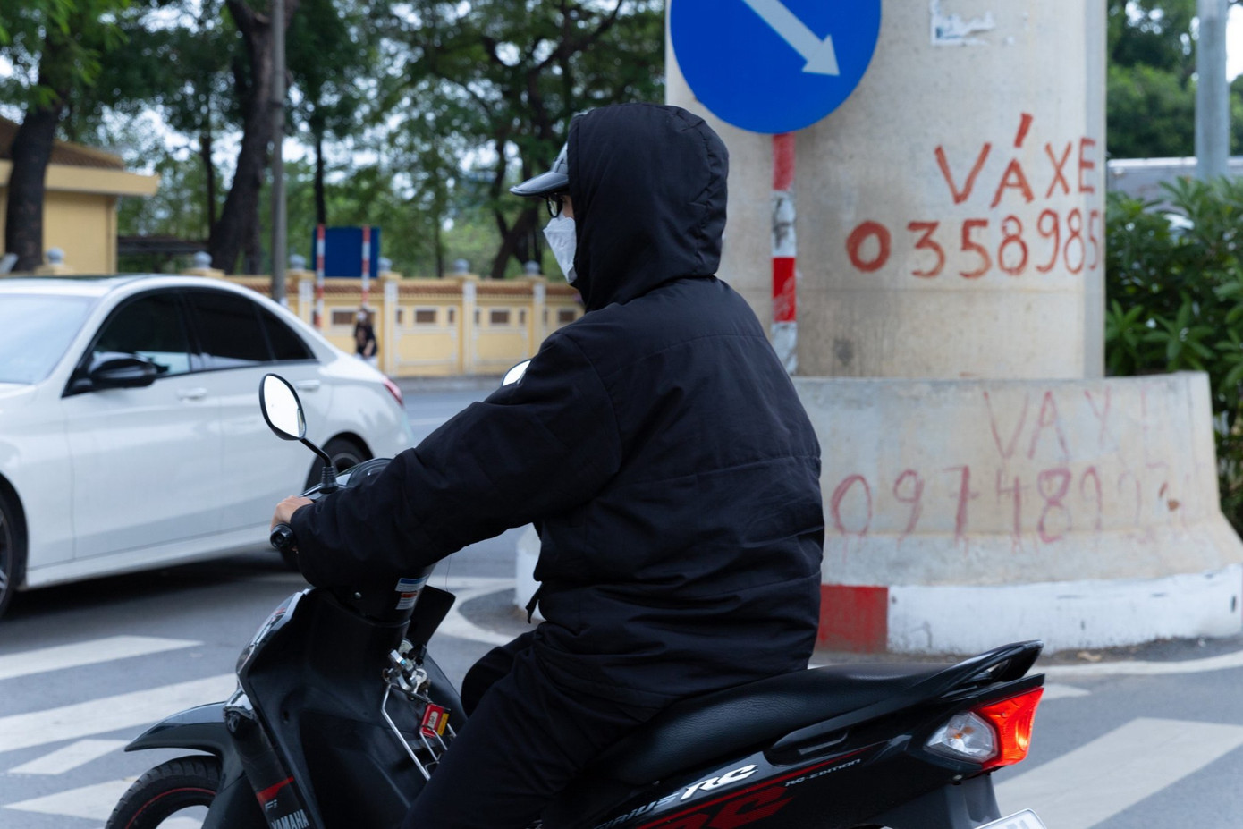 Trong ngày có lúc nhiệt độ lên đến 25 độ C, rất phù hợp cho việc đi bộ và tập thể dục.