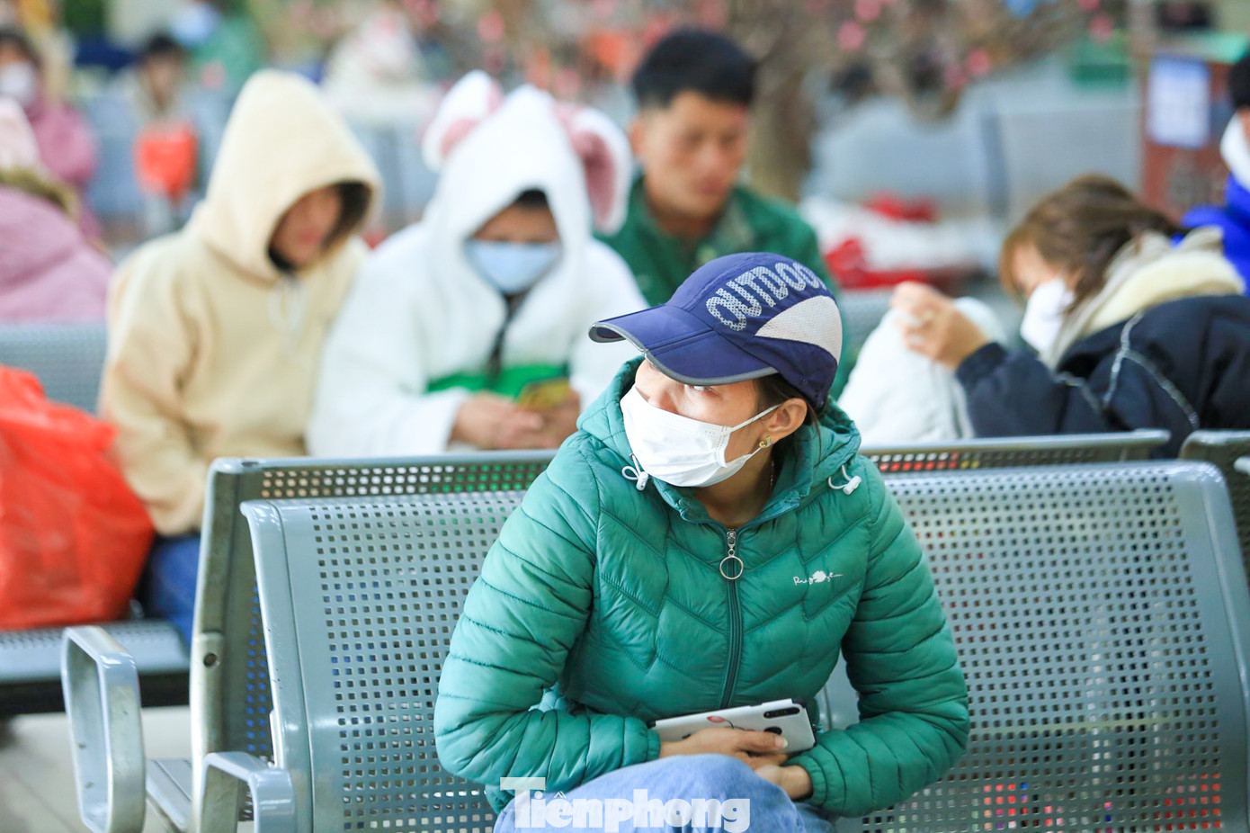 Ai cũng háo hức, mong chóng trở về nhà thật nhanh để chuẩn bị đón Tết bên người thân và gia đình.