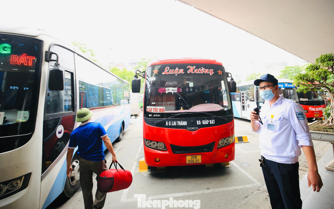 Tại bến Giáp Bát, lượng khách được dự báo tăng cao nhất trong dịp này khoảng 18.000 lượt/ngày, tăng 300% so với ngày thường.