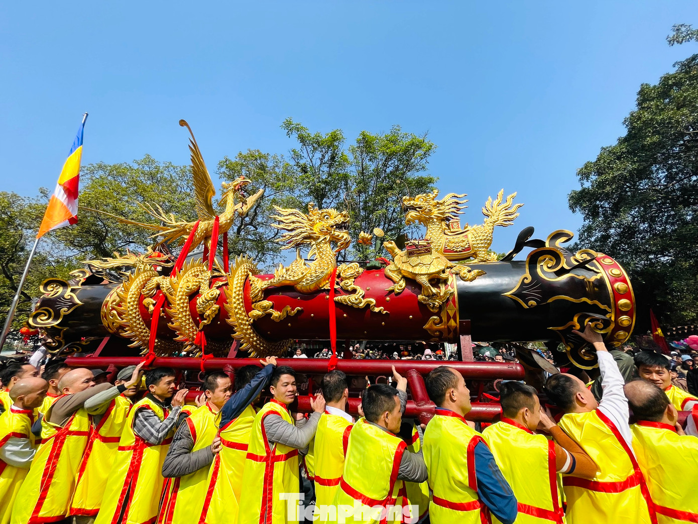 Hội rước pháo làng Đồng Kỵ (xã Đồng Quang) nổi tiếng khắp cả nước bởi duy trì được nét truyền thống đặc sắc và được công nhận là di sản văn hóa phi vật thể Quốc gia từ năm 2016.