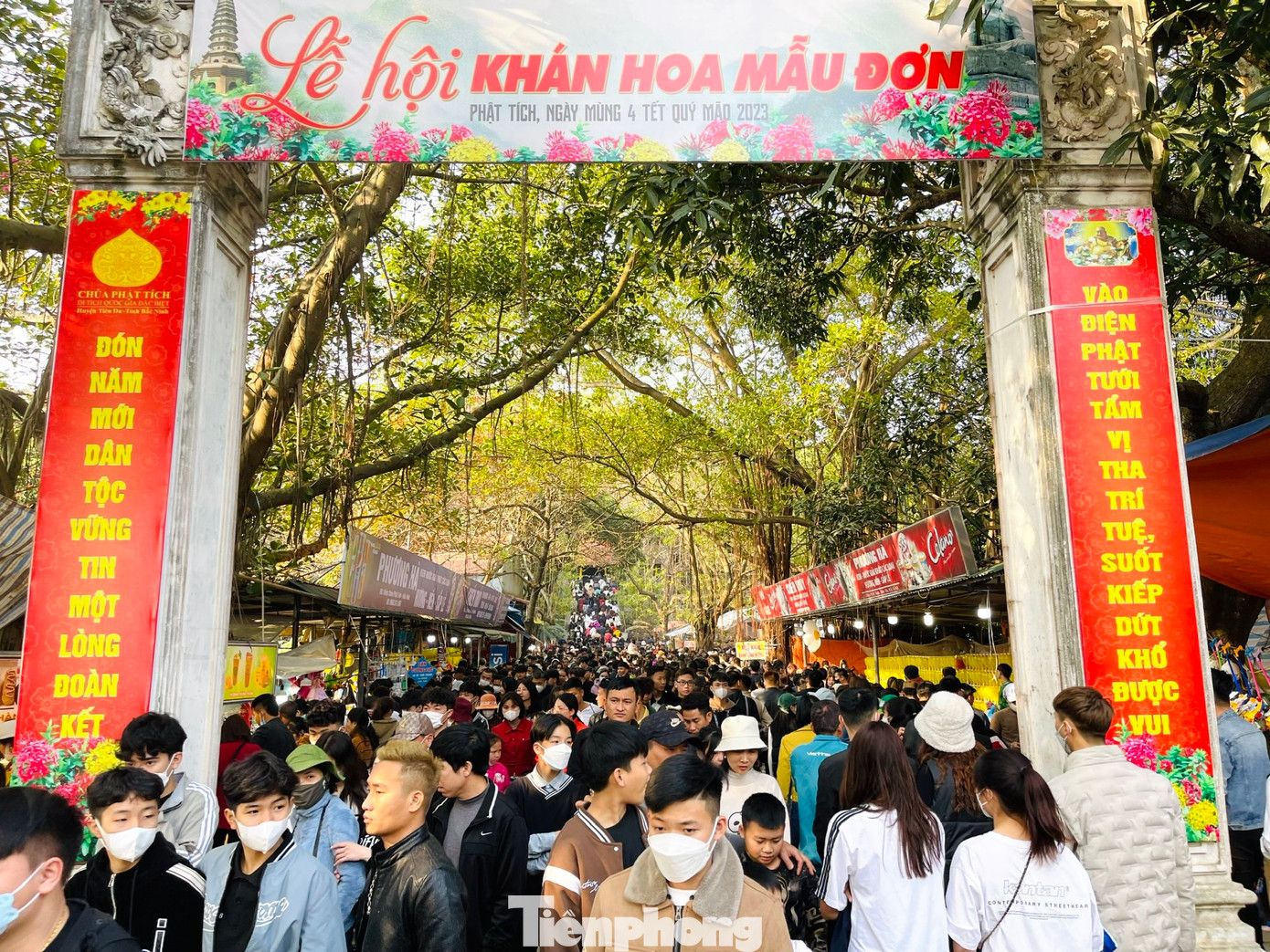 Sau nhiều năm không tổ chức do ảnh hưởng của dịch COVID-19, Lễ hội Khán hoa mẫu đơn (hay còn gọi là hội Phật Tích) tại chùa Phật Tích thu hút đông đảo du khách trong và ngoài tỉnh đến lễ Phật, du Xuân, trẩy hội.