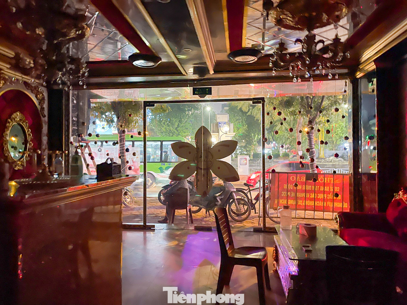 Các trang thiết bị máy móc của quán không được vận hành sẽ hỏng hóc, hao mòn đi.