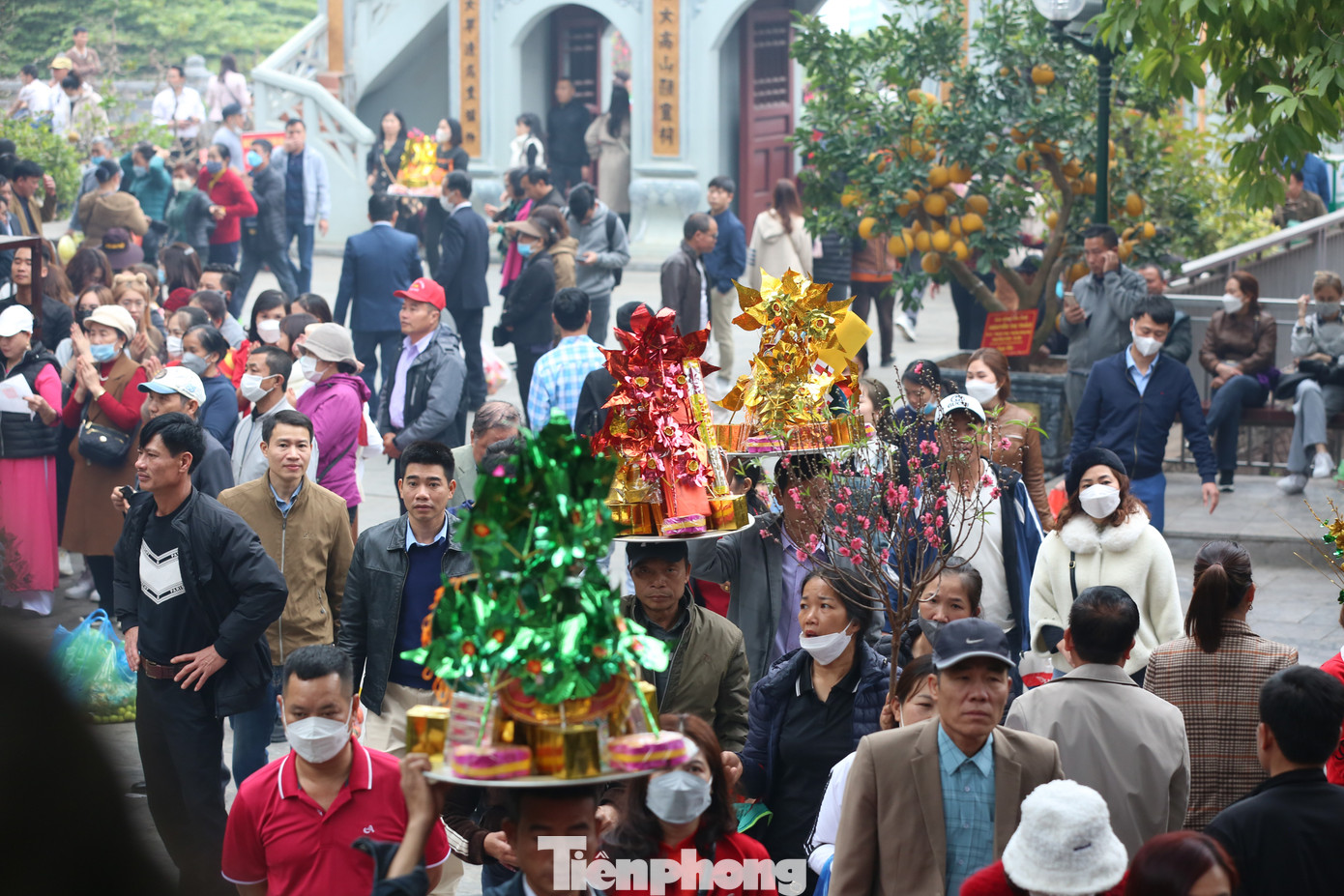 Đền Bà Chúa Kho từ lâu đã được người dân truyền tai nhau là nơi rất linh thiêng để đi "vay tiền, xin lộc" đầu năm mới.