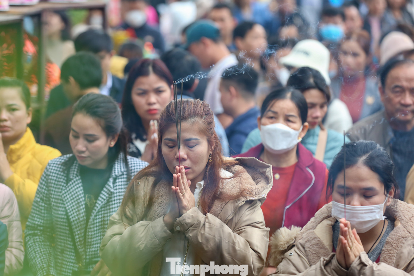 Tương truyền, Bà Chúa Kho là người phụ nữ có nhan sắc, lại có công giúp nhân dân tổ chức sản xuất, tích trữ lương thực và trông nom kho tàng quốc gia. Sau đó bà lại giúp dân khai khẩn đất, lập ấp ở vùng Quả Cảm, Cô Mễ, Thượng Đồng.