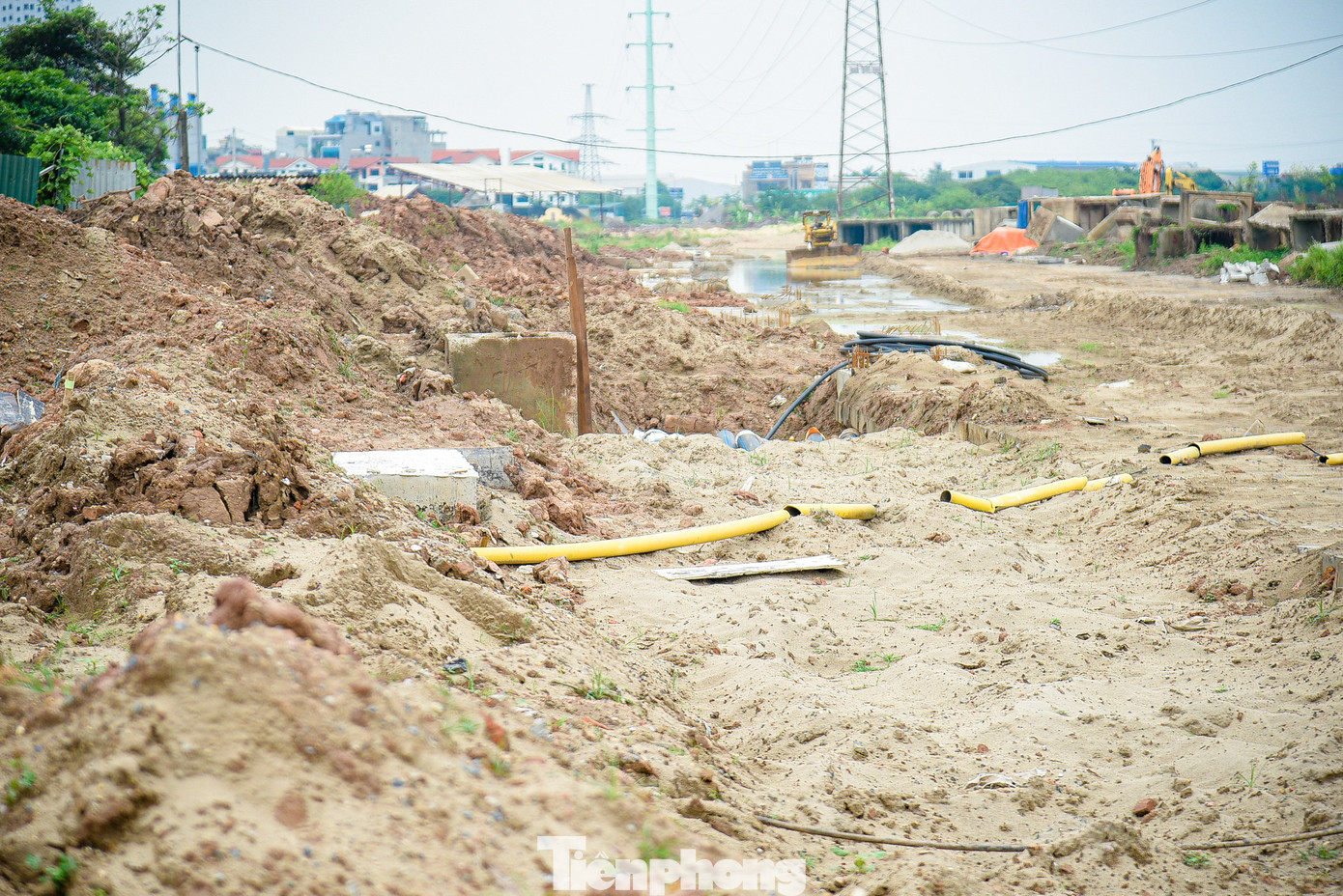 Dự án đang gặp vướng mắc trong khai quật di dời 6.000 m2 nửa phía Tây di chỉ Vườn Chuối; người dân chưa đồng thuận di dời 2 ngôi mộ tổ trong phạm vi dự án. Dự án đang gặp vướng mắc trong khai quật di dời 6.000 m2 nửa phía Tây di chỉ Vườn Chuối; người dân chưa đồng thuận di dời 2 ngôi mộ tổ trong phạm vi dự án.