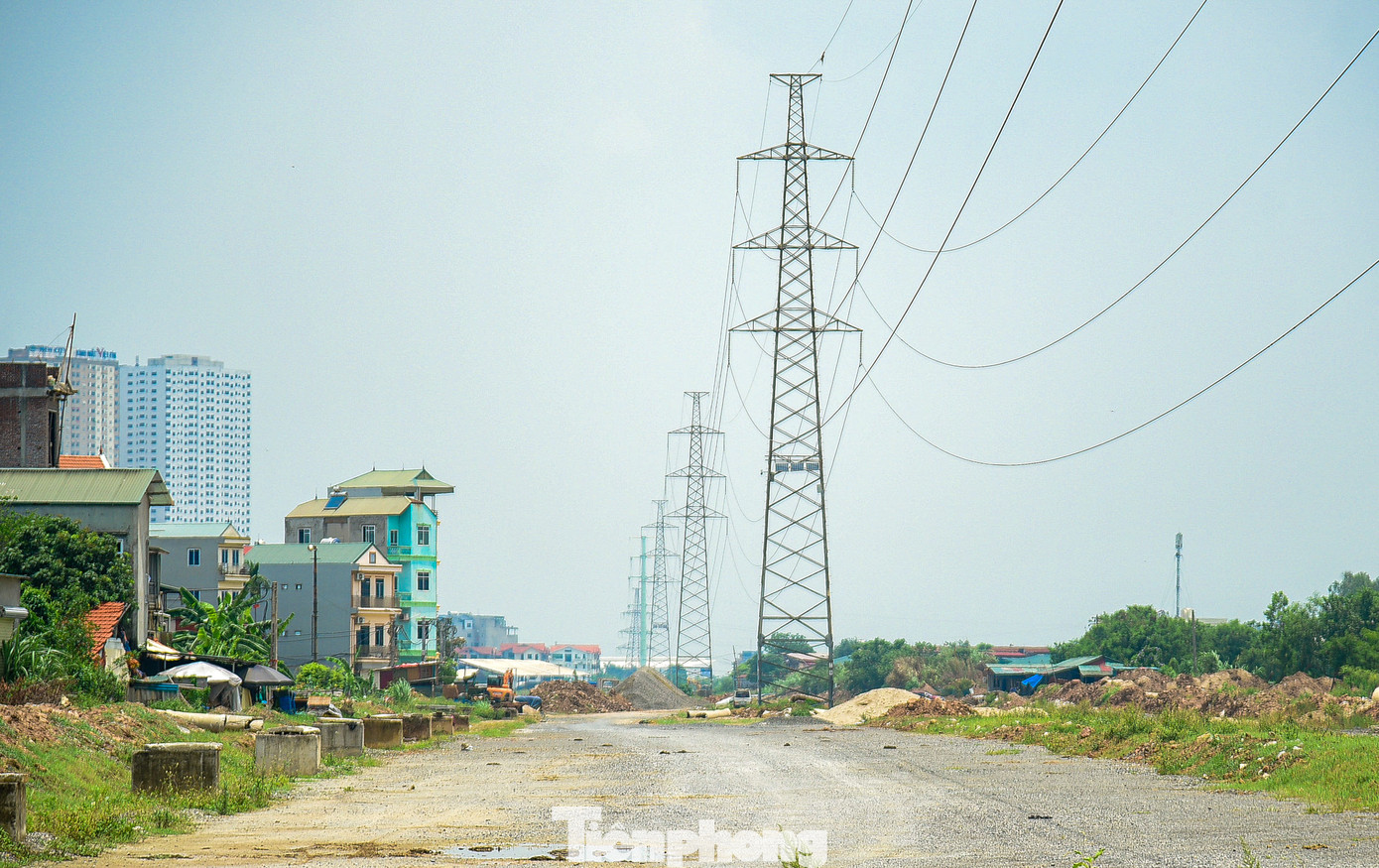 Dự án đang trong quá trình triển khai thi công hạ ngầm đường điện 220KV để có mặt bằng thực hiện tiếp. Dự án đang trong quá trình triển khai thi công hạ ngầm đường điện 220KV để có mặt bằng thực hiện tiếp.