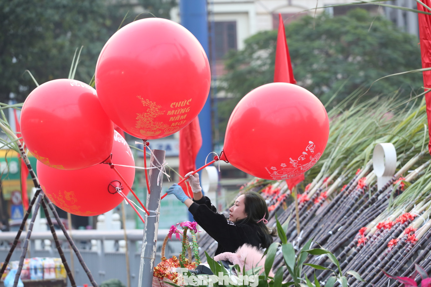 Những quả bóng bay chúc mừng năm mới có giá từ 40.000 đến 80.000 tuỳ kích cỡ.