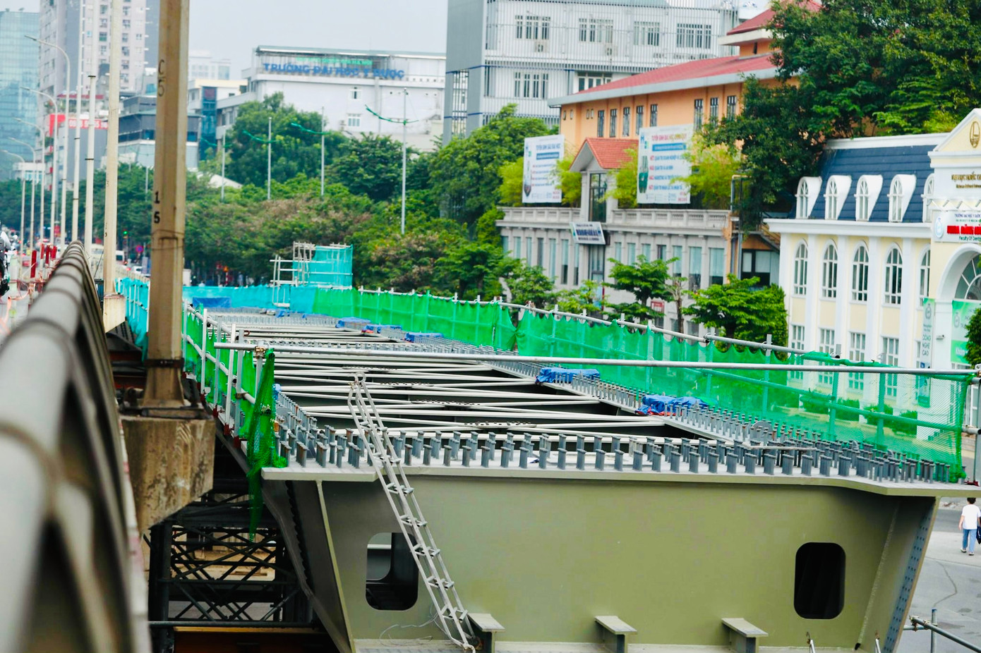 Cầu có chiều dài khoảng 700m. Tổng mức đầu tư công trình là hơn 342 tỷ đồng, sử dụng vốn dư của dự án đầu tư xây dựng cầu cạn đoạn Mai Dịch - Nam Thăng Long thuộc đường Vành đai 3 trên cao.