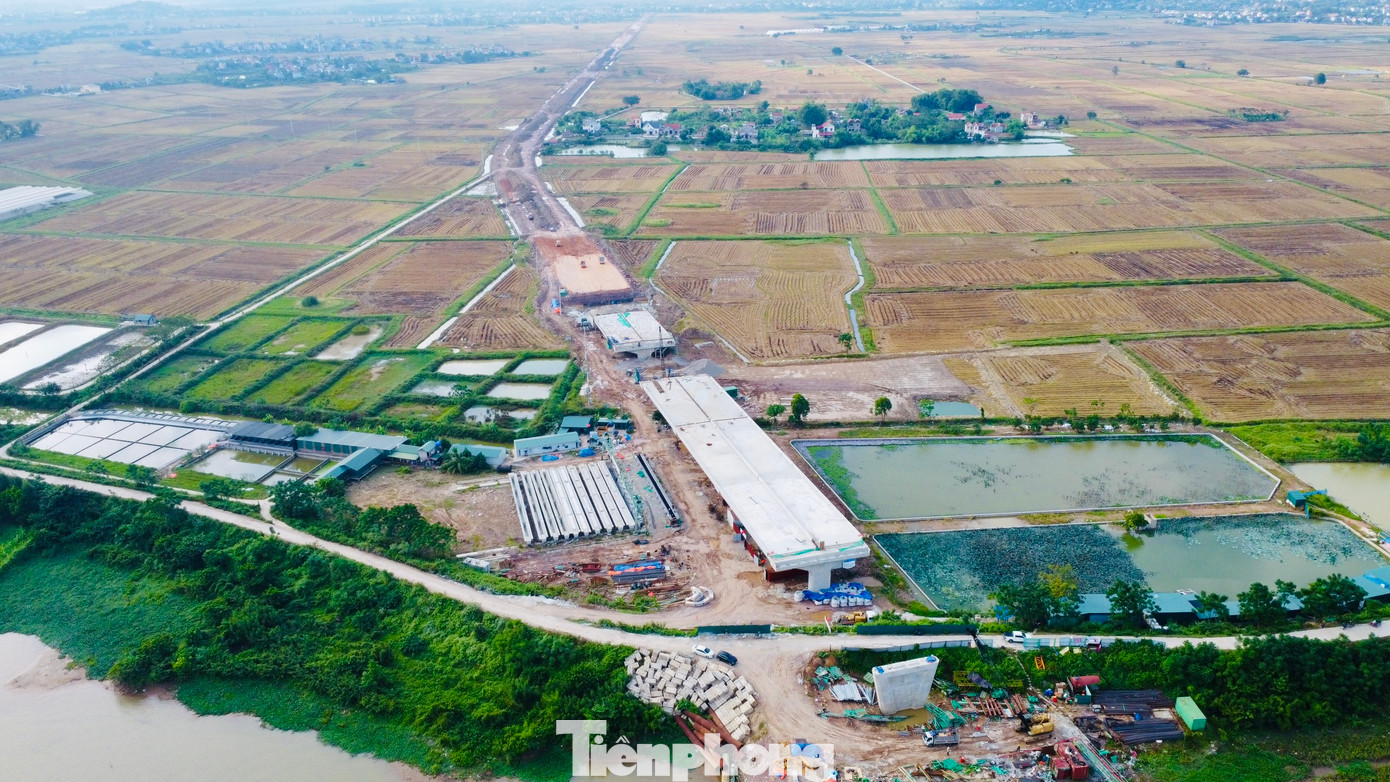 Hiện tại nhà thầu đang đẩy nhanh tiến độ với 4 mũi triển khai thi công, tiến độ dự án hiện đạt 70% khối lượng công việc.