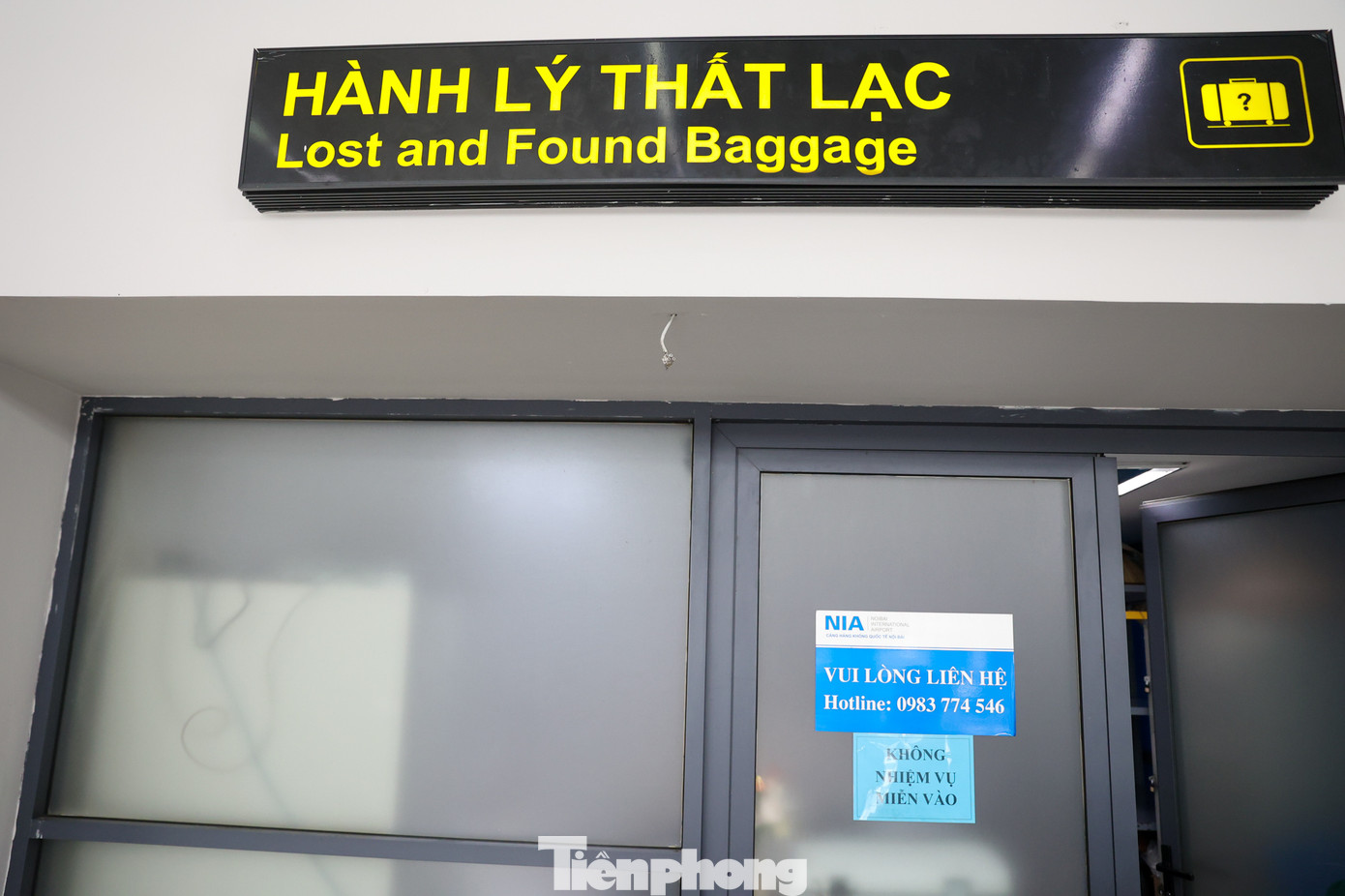Cảng Hàng không quốc tế Nội Bài có Phòng hành lý thất lạc, đặt bên cạnh các quầy Lost&amp;Found của các hãng hàng không. Đây chính là nơi tiếp nhận hành lý cũng như tài sản của hành khách bỏ quên tại nhà ga.