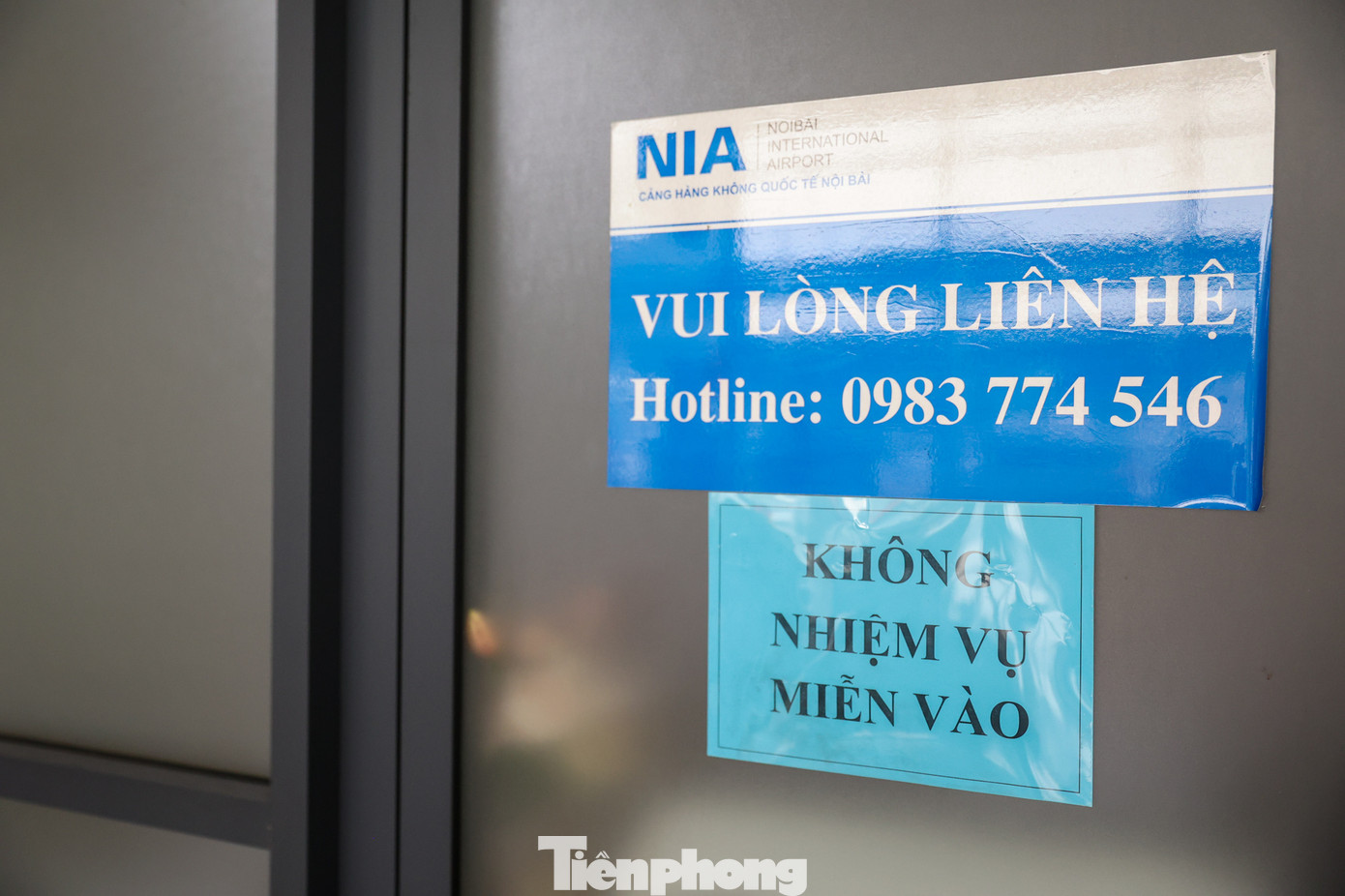 Phòng hành lý thất lạc làm việc từ 08h00 đến 22h00 hằng ngày kể cả cuối tuần, lễ, Tết tại tầng 1, sảnh E Nhà ga hành khách T1 – Cảng Hàng không quốc tế Nội Bài.