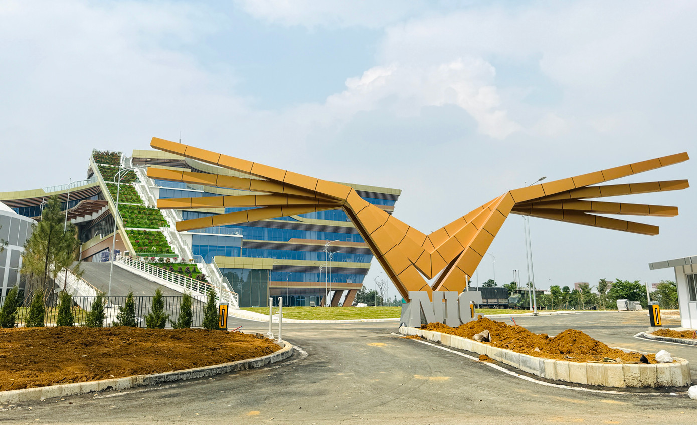 Cùng với lễ khai trương, Triển lãm quốc tế đổi mới sáng tạo Việt Nam năm 2023 sẽ được tổ chức từ ngày 28/10 - 1/11 tại NIC Hòa Lạc. Nhiều doanh nghiệp uy tín trong nước và quốc tế sẽ tham gia và góp mặt như SpaceX, SK, Samsung, Google, Meta, Signify, Intel, VISA, Viettel, FPT, VNPT...