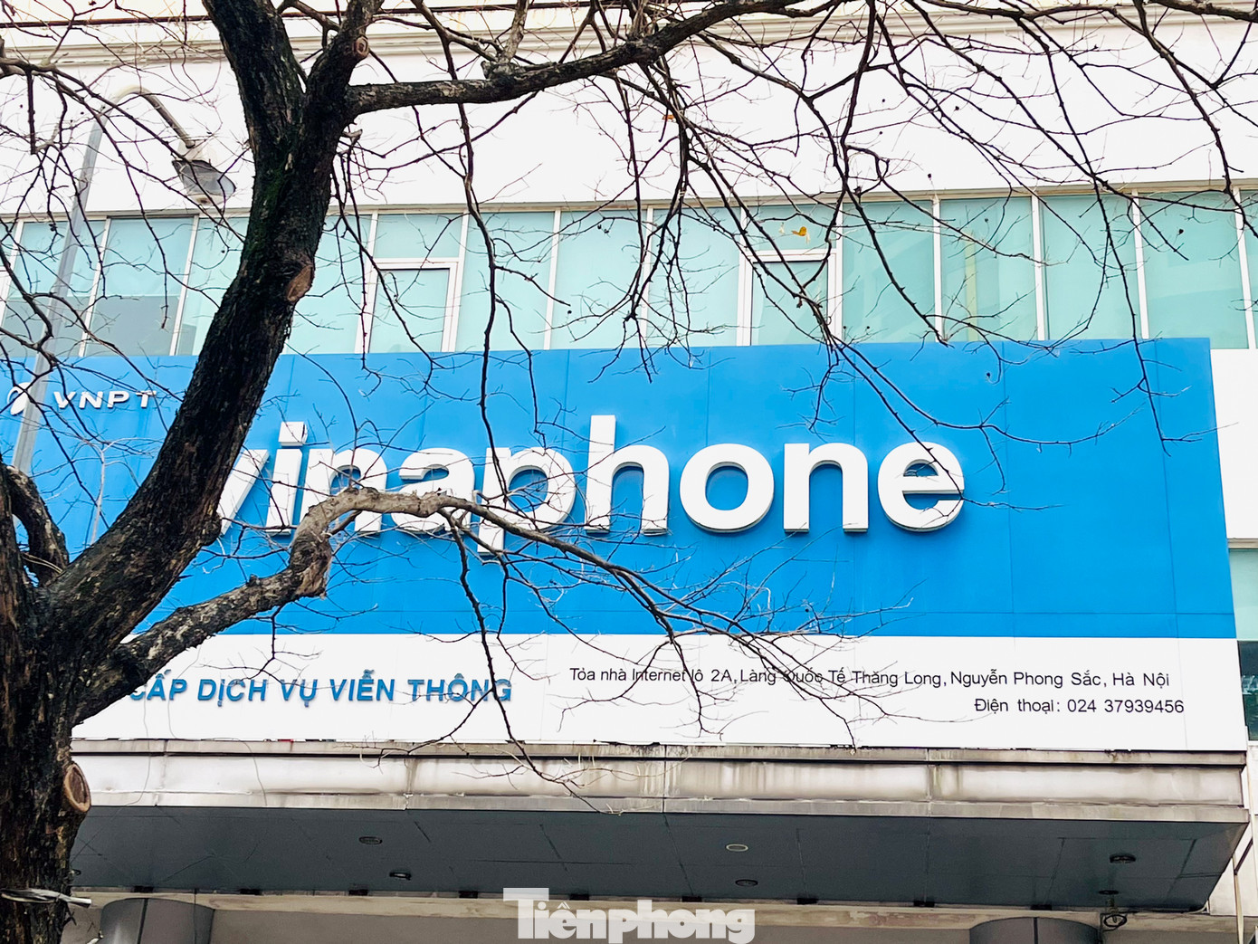 Cũng theo Quyết định này, không được chuyển mục đích sử dụng đất nếu chưa được phép của UBND TP Hà Nội. Khi đầu tư xây dựng mới hoặc cải tạo, mở rộng công trình xây dựng phải liên hệ với Sở Quy hoạch Kiến trúc, Viện Quy hoạch xây dựng Hà Nội để được thỏa thuận về quy hoạch kiến trúc, cấp bản vẽ chỉ giới đường đỏ và công trình hạ tầng kỹ thuật có liên quan đảm bảo phù hợp với quy hoạch phân khu đô thị được UBND TP Hà Nội phê duyệt.