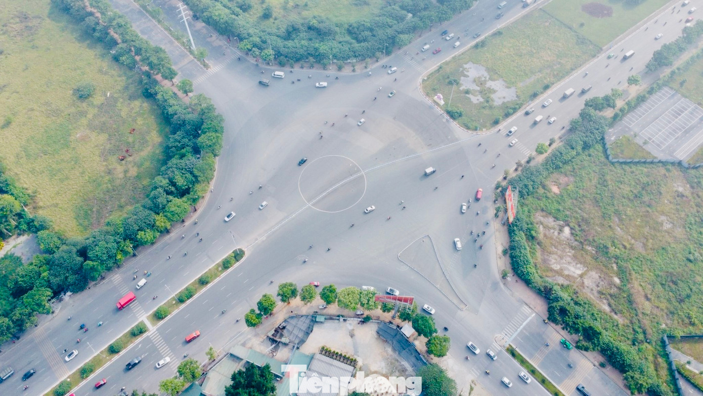 Theo ý tưởng này, hai hướng đường chính là Lê Quang Đạo và Châu Văn Liêm ưu tiên phương tiện chạy thẳng không phải dừng lại. Hai hướng còn khi tới nút giao thì rẽ phải vào đường chính, sau đó quay đầu nhập làn.