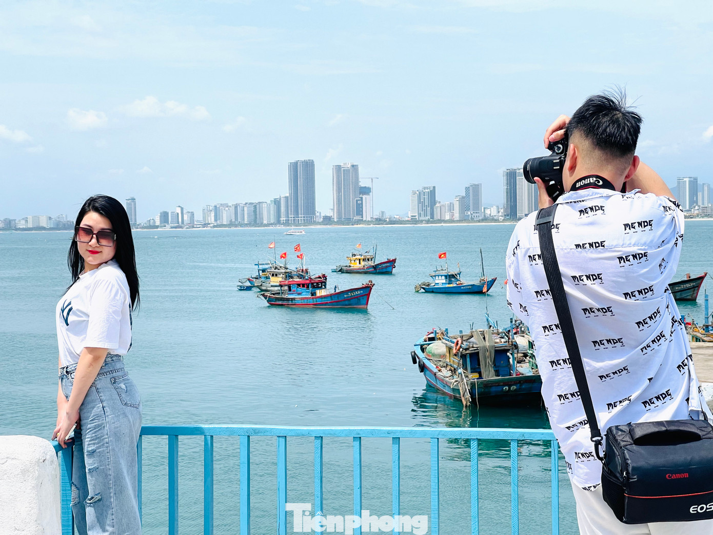 Vào mùa hè, bình minh và hoàng hôn rất ấn tượng tha hồ cho du khách chụp hình lưu giữ những khoảnh khắc đẹp nhất.