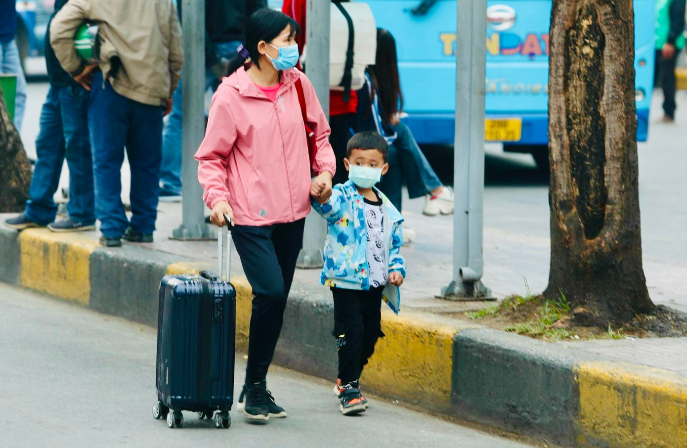 Trao đổi với PV Tiền Phong, đại diện bến xe Giáp Bát cho biết, dự định lượng hành khách tăng khoảng 300% so với ngày thường nên bến xe đã chủ động phương tiện tăng 250 lượt xe/ngày, tăng 25% so với ngày thường.