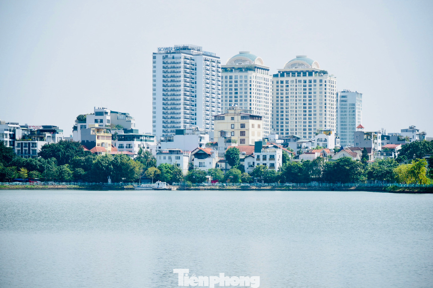 Hiện tại người dân và du khách giờ đây đã có thể chiêm ngưỡng trọn vẹn cảnh sắc hồ “vô cực”, mênh mông của Hồ Tây.