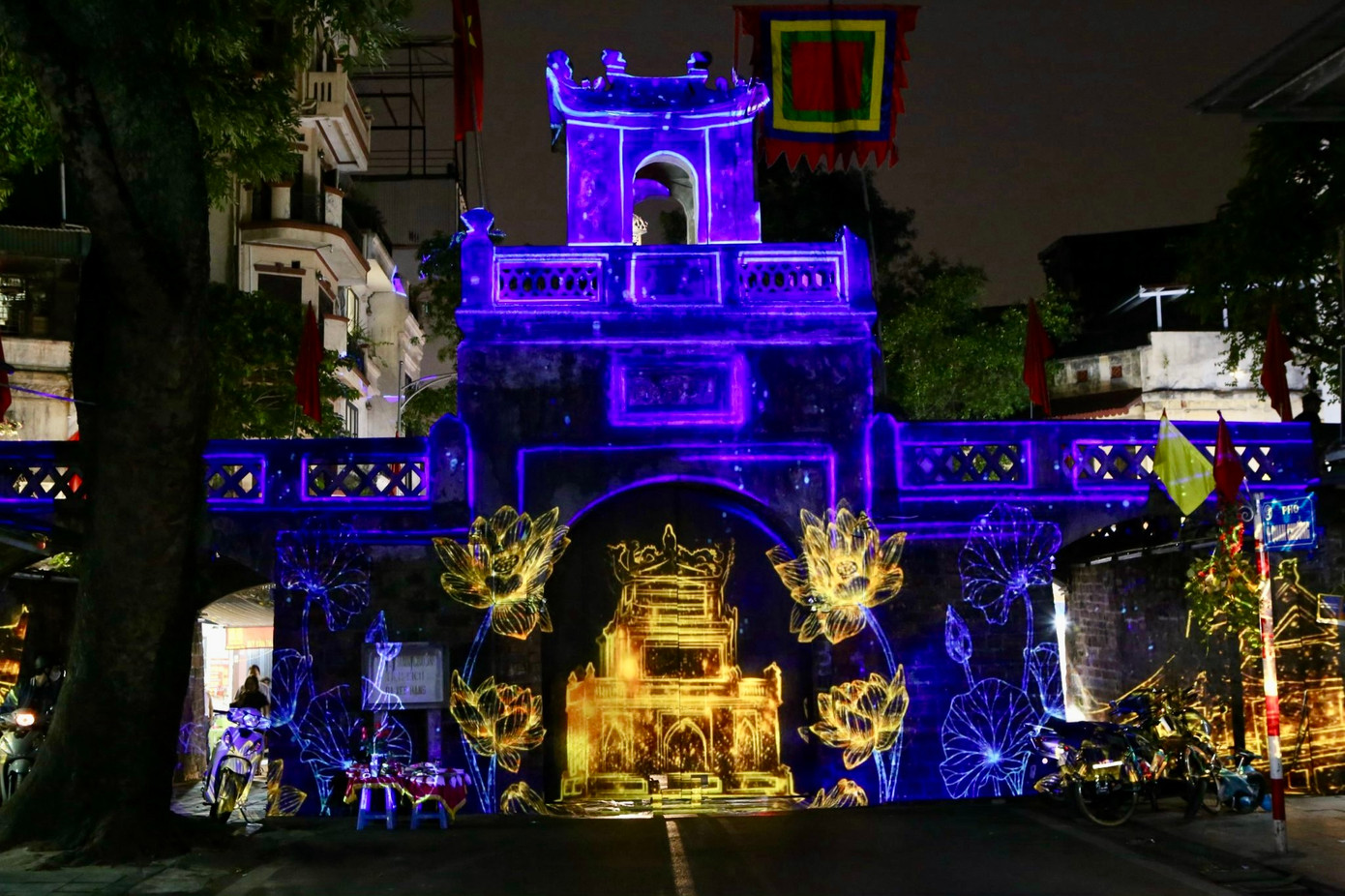 Màn trình diễn 3D mapping được kỳ vọng sẽ mang đến cho du khách những trải nghiệm mới mẻ, ấn tượng từ sự kết hợp giữa công nghệ và không gian Ô Quan Chưởng cổ kính trong đêm.