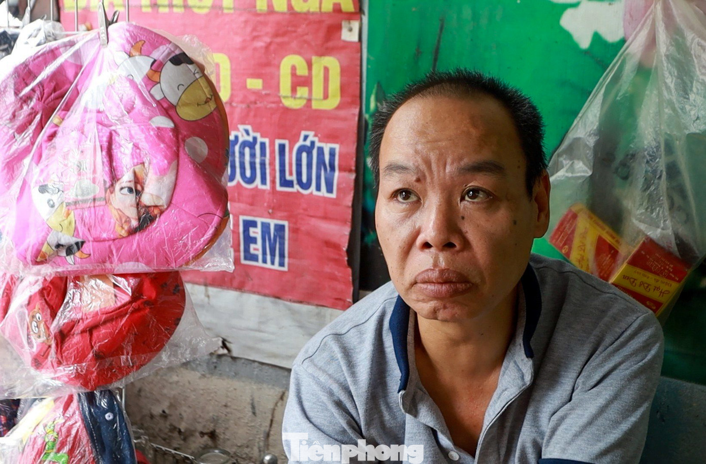 Ông Phan Xuân Quang, người dân sinh sống trong khu vực cho biết: "Dự án này đã giải phóng mặt bằng và đền bù rồi, chỉ còn vài nhà nữa là xong. Tuy nhiên, hiện nơi đây cứ vào mùa mưa thì ngập nước rồi bốc mùi. Chúng tôi chỉ mong muốn dự án làm thật nhanh để người dân có chỗ sử dụng, sinh hoạt được cải thiện tốt lên".