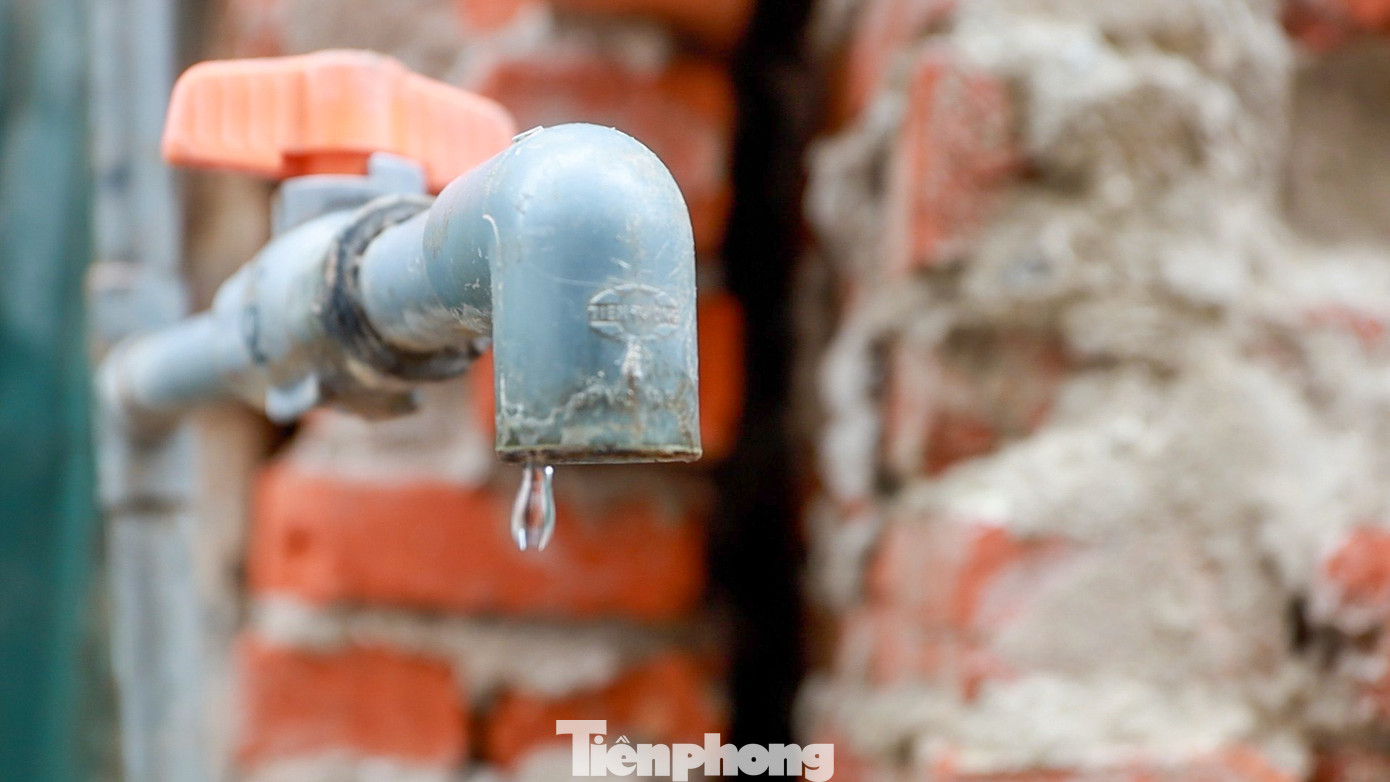 Môi trường sống của người dân bên trong các khu vực này luôn tiềm ẩn nhiều nguy cơ an toàn sức khoẻ.