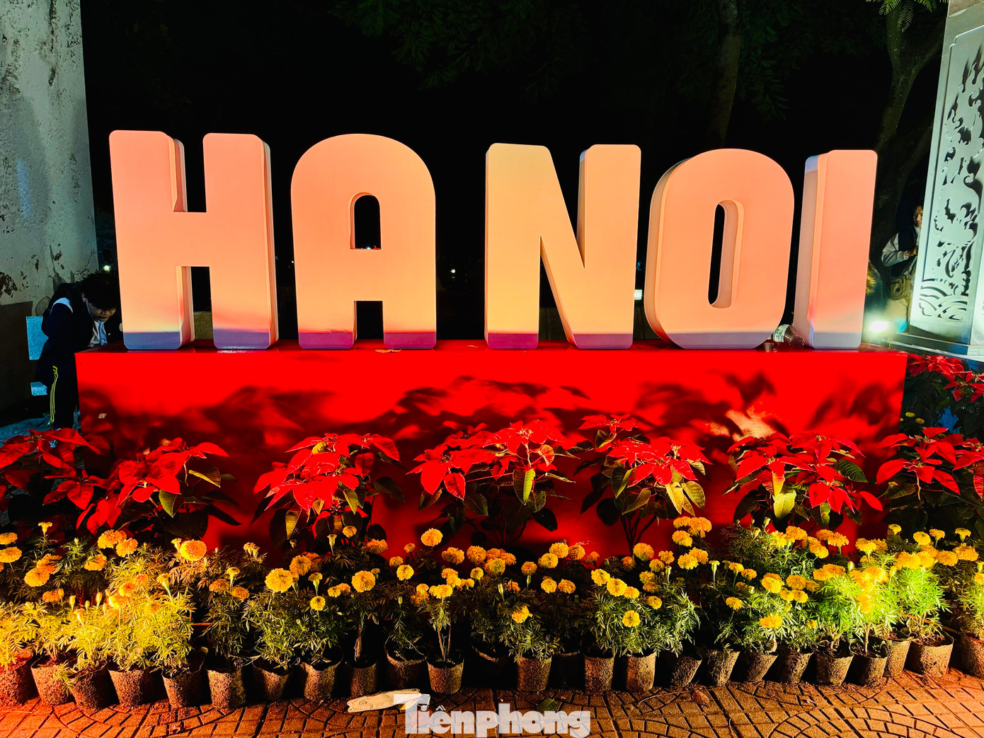 Gần 80 gian hàng của lễ hội chia thành 3 khu vực nhằm giới thiệu, trưng bày các món ăn đặc sắc đón khách ghé thăm.