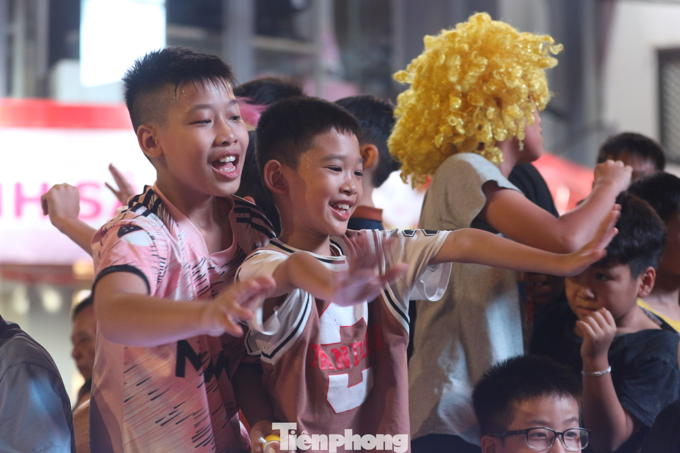 Từ lâu cứ mỗi dịp Trung thu là có hàng vạn người từ khắp các tỉnh thành trong cả nước tụ hội về Tuyên Quang và tham dự sự kiện văn hóa đặc sắc này. Từ lâu cứ mỗi dịp Trung thu là có hàng vạn người từ khắp các tỉnh thành trong cả nước tụ hội về Tuyên Quang và tham dự sự kiện văn hóa đặc sắc này.