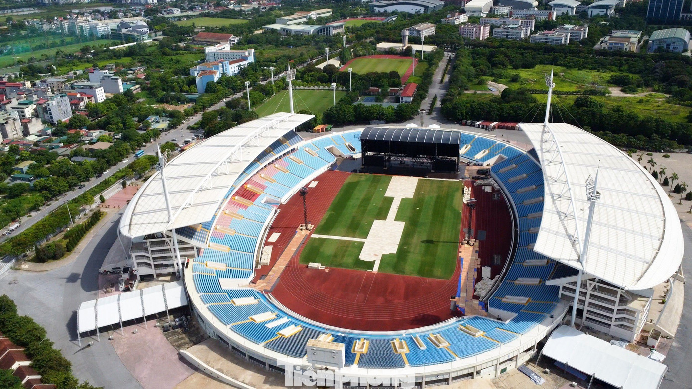 Toàn cảnh SVĐ Mỹ Đình, nơi diễn ra 2 đêm nhạc đang thu hút lượng lớn người dân Việt Nam - những fan trung thành của sao Kpop ngóng chờ.